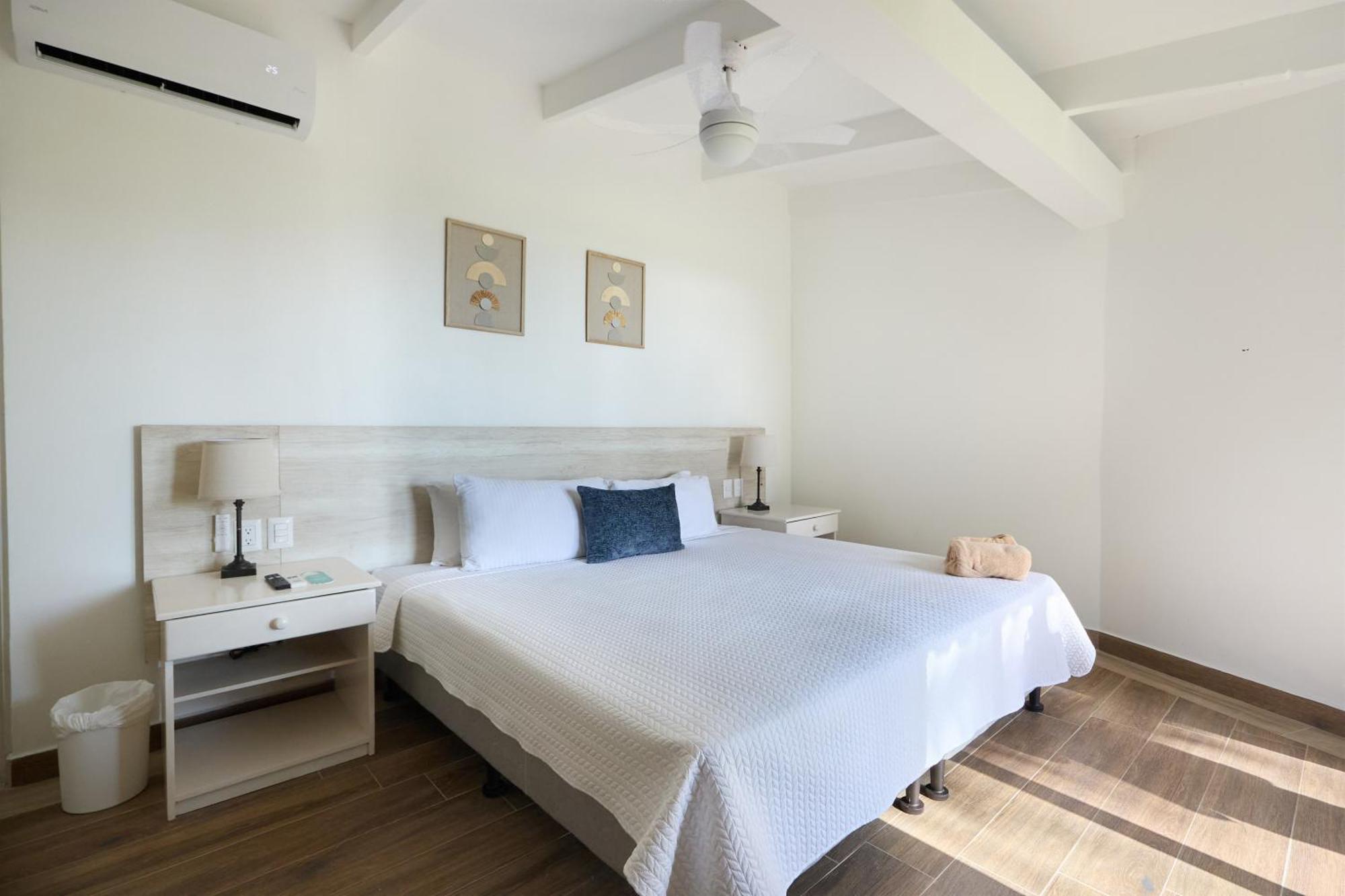 Hotel Perla De La Playa Beachfront *
