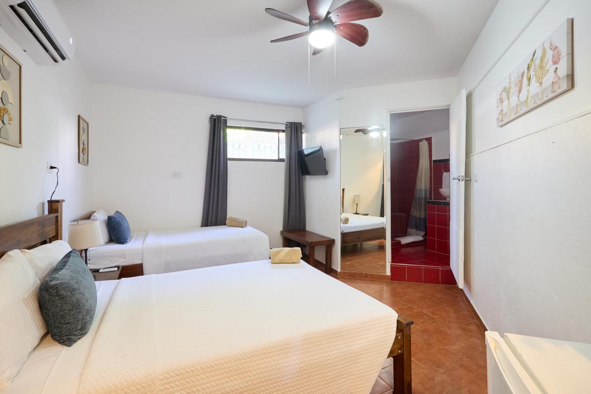 Hotel Perla De La Playa Beachfront *