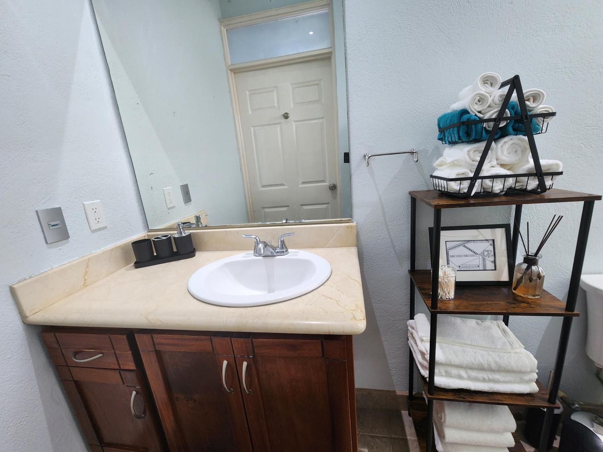 Charming 2br With Ocean View Apartment *