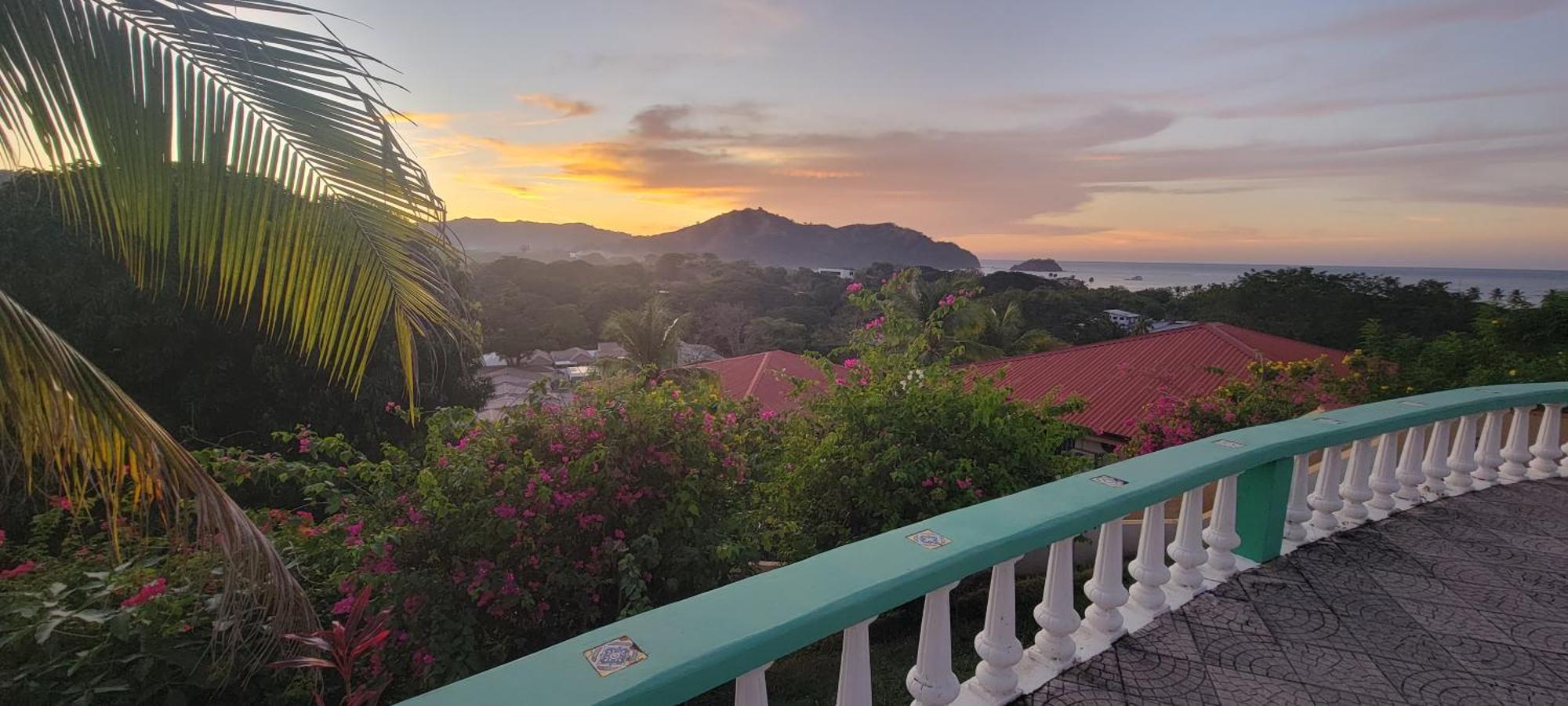 Apartment Charming 2br With Ocean View *