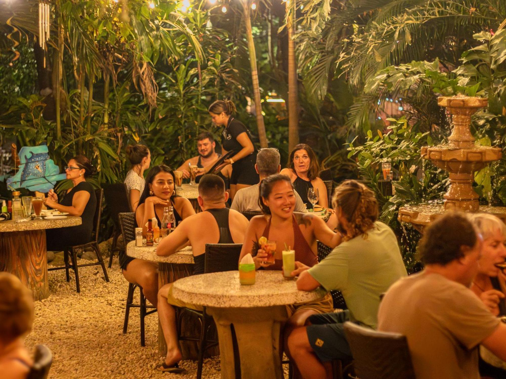 Hotel El Sano Banano Beachside