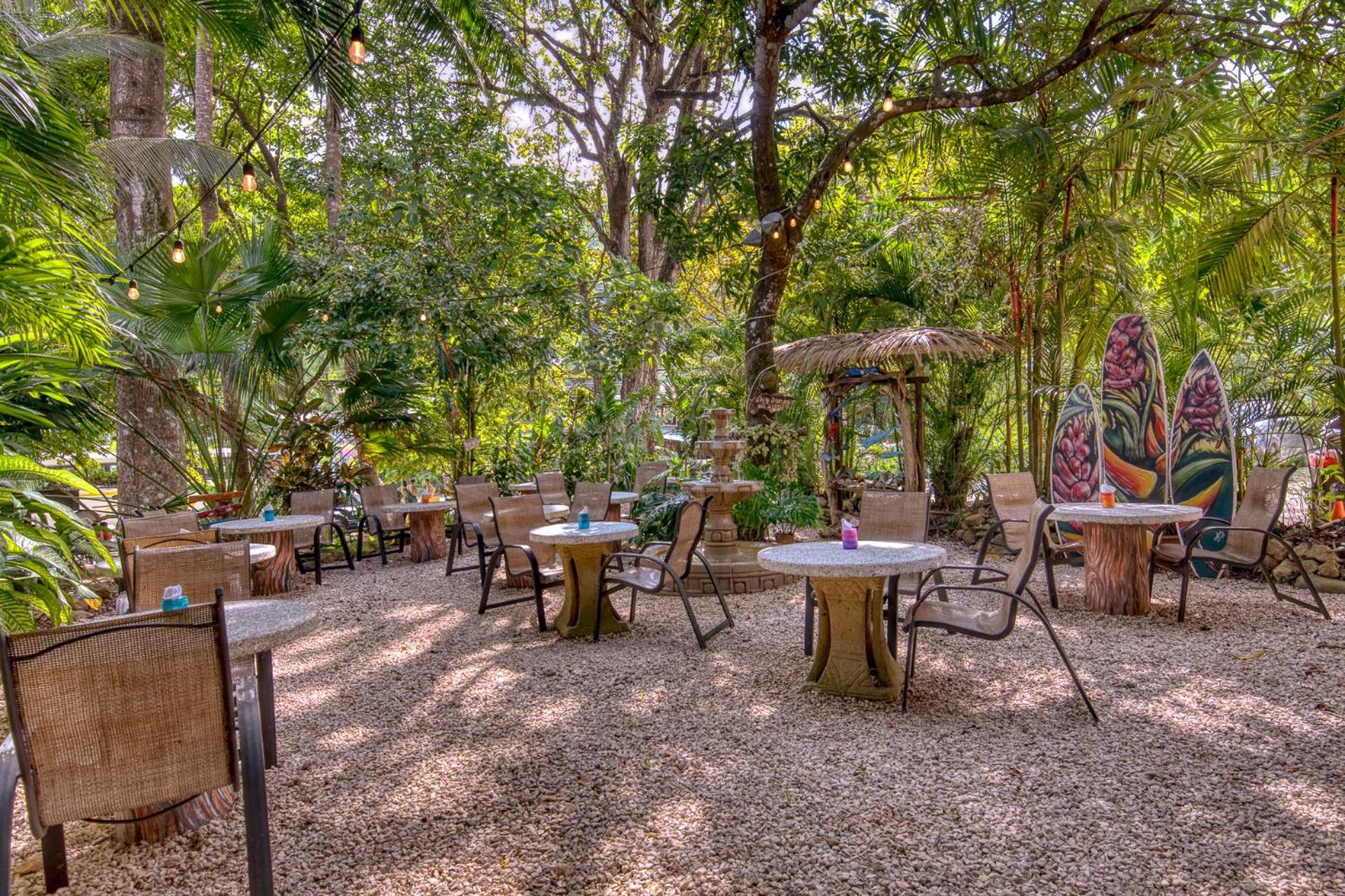 El Sano Banano Beachside Hotel 3*