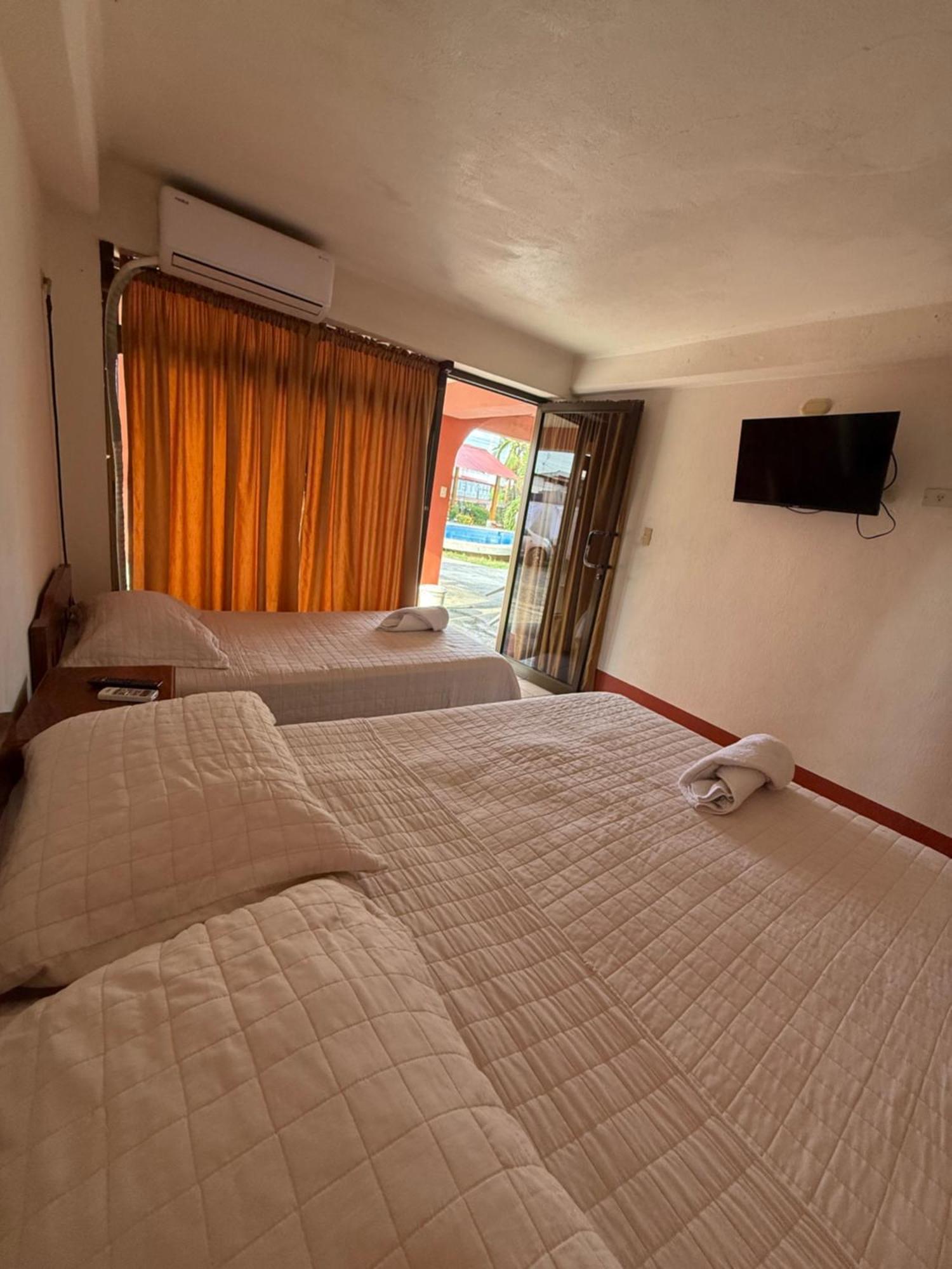 Hotel La Roca Del Mar