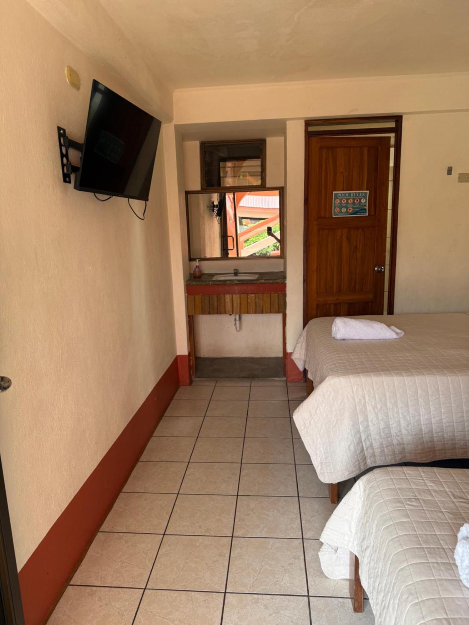 Hotel La Roca Del Mar 3*