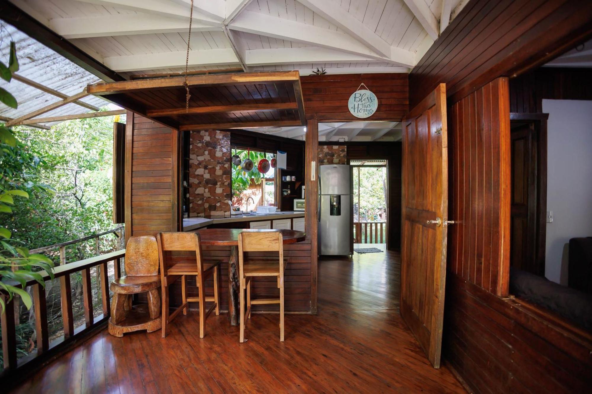 Ache Lodge