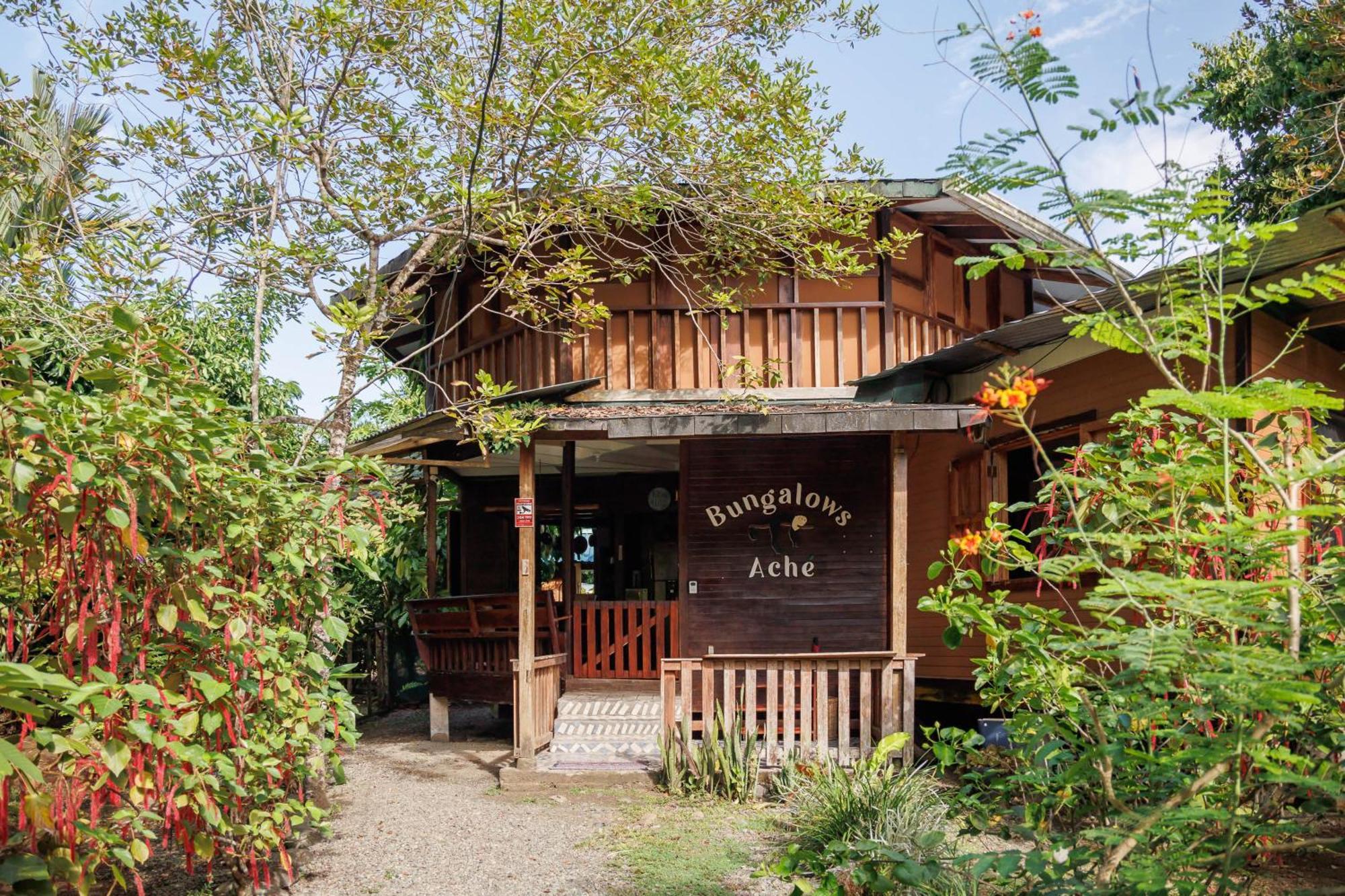 Ache Lodge *