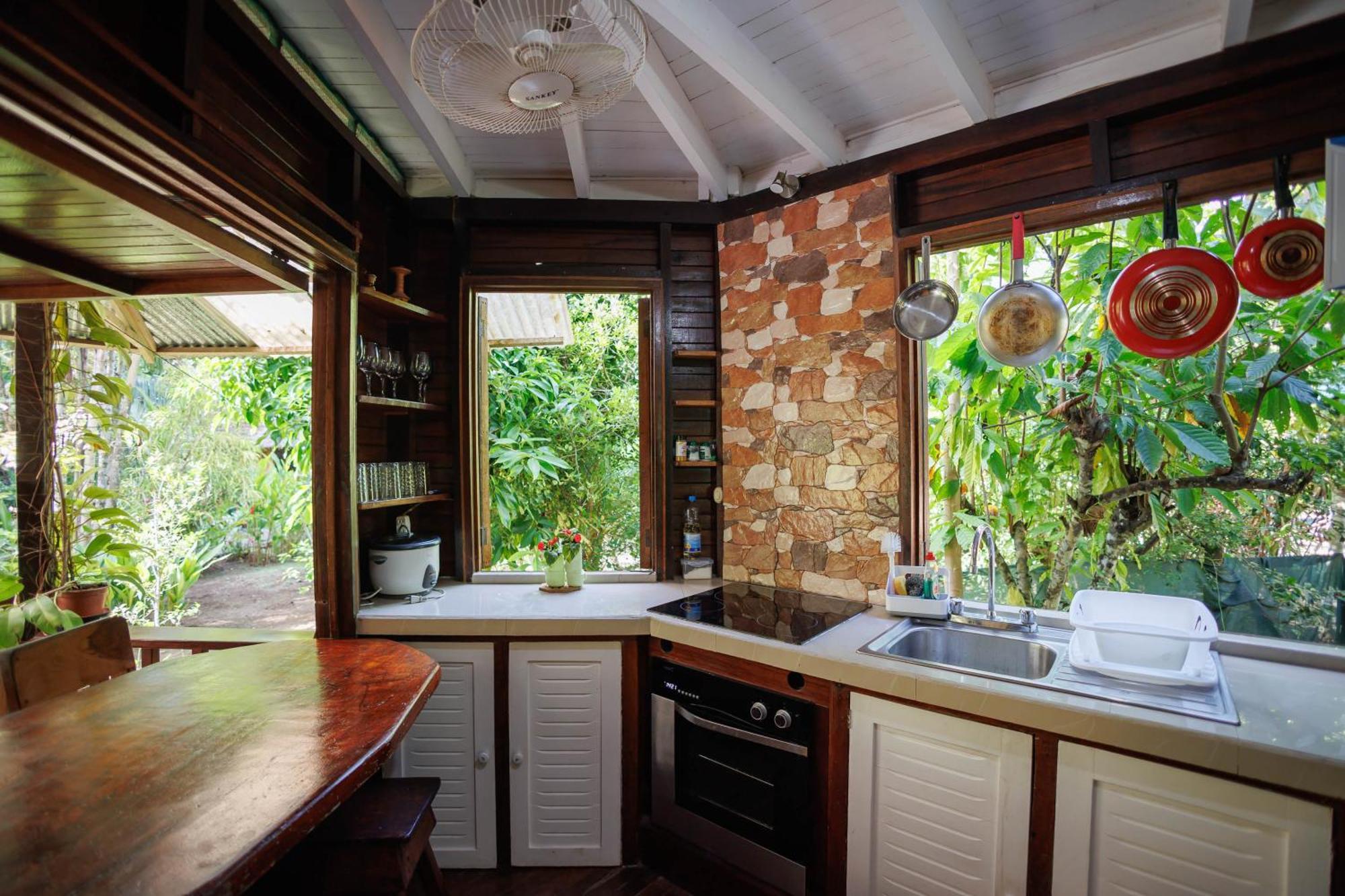 Ache Lodge Cahuita