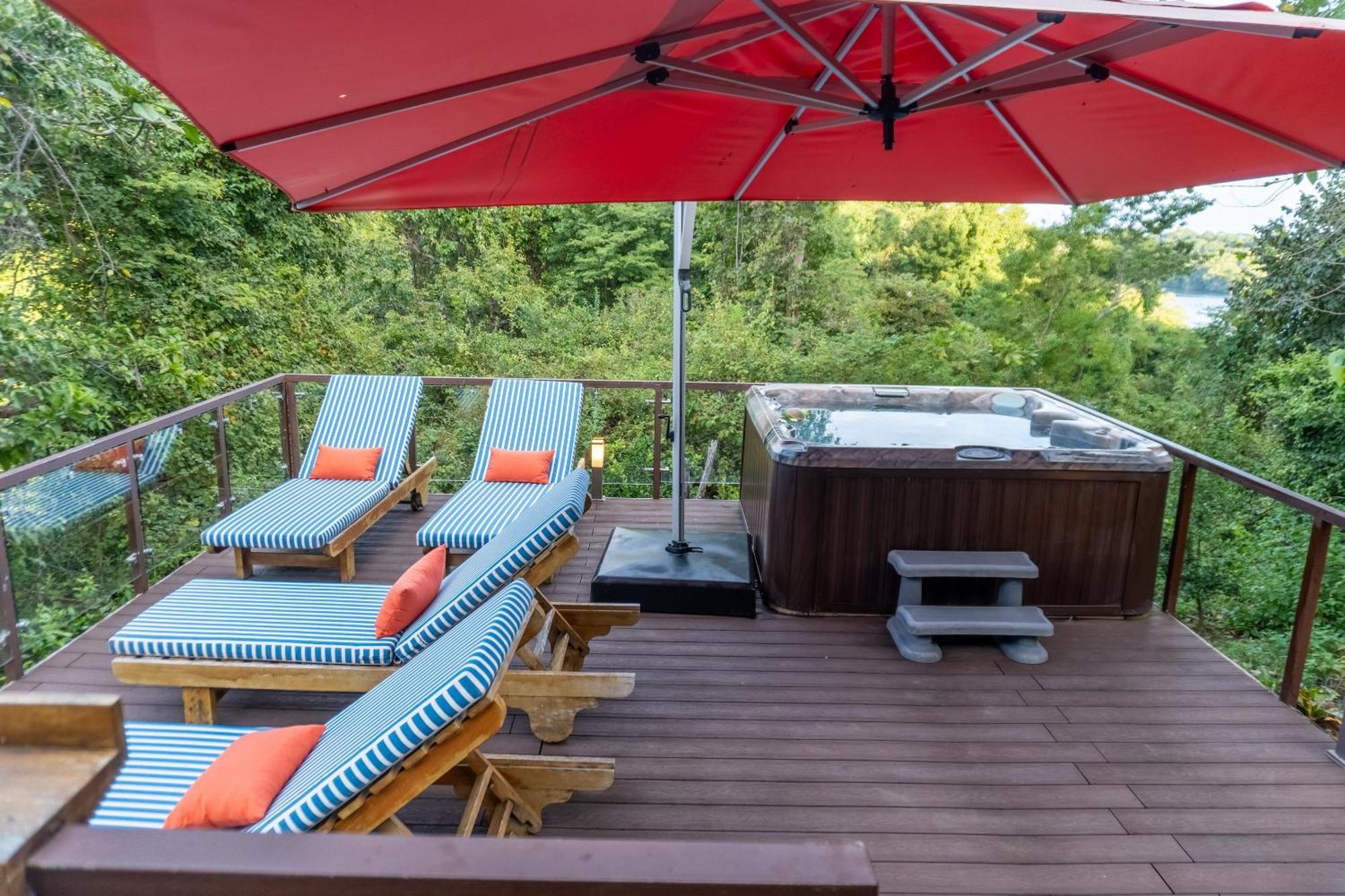 Hotel Isla Chiquita Glamping 4*