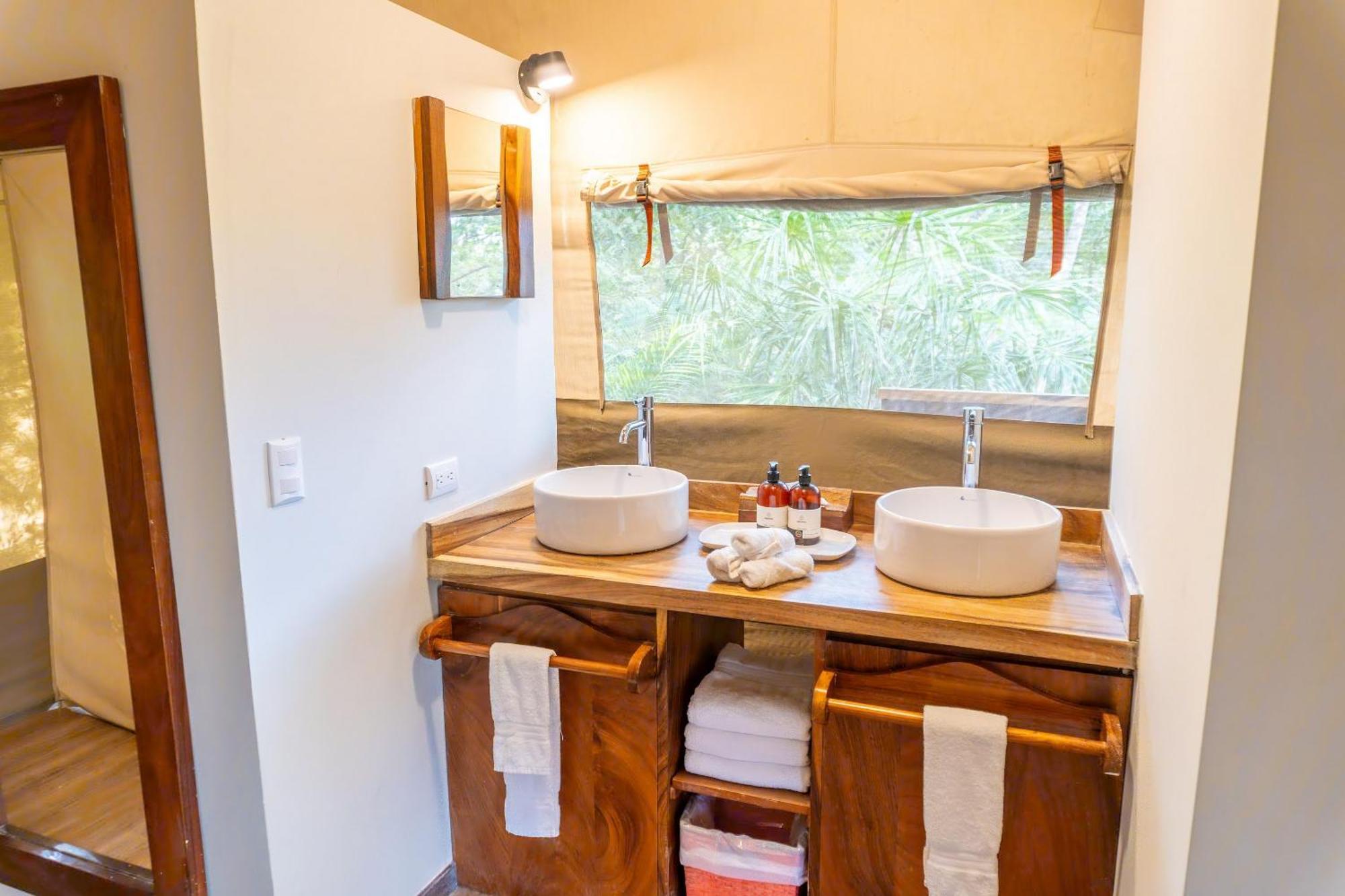Isla Chiquita Glamping Hotel