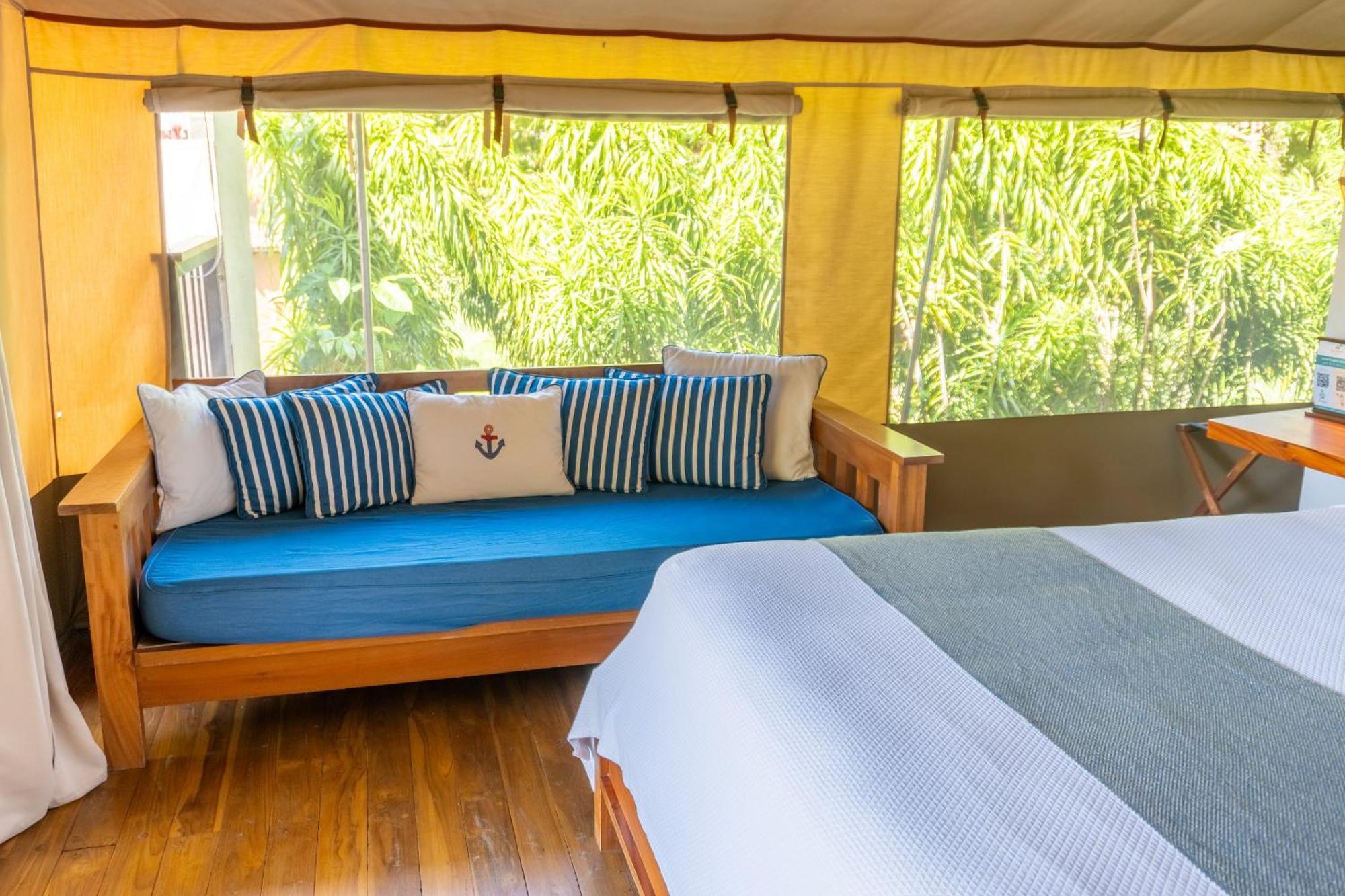 Isla Chiquita Glamping Hotel 4*