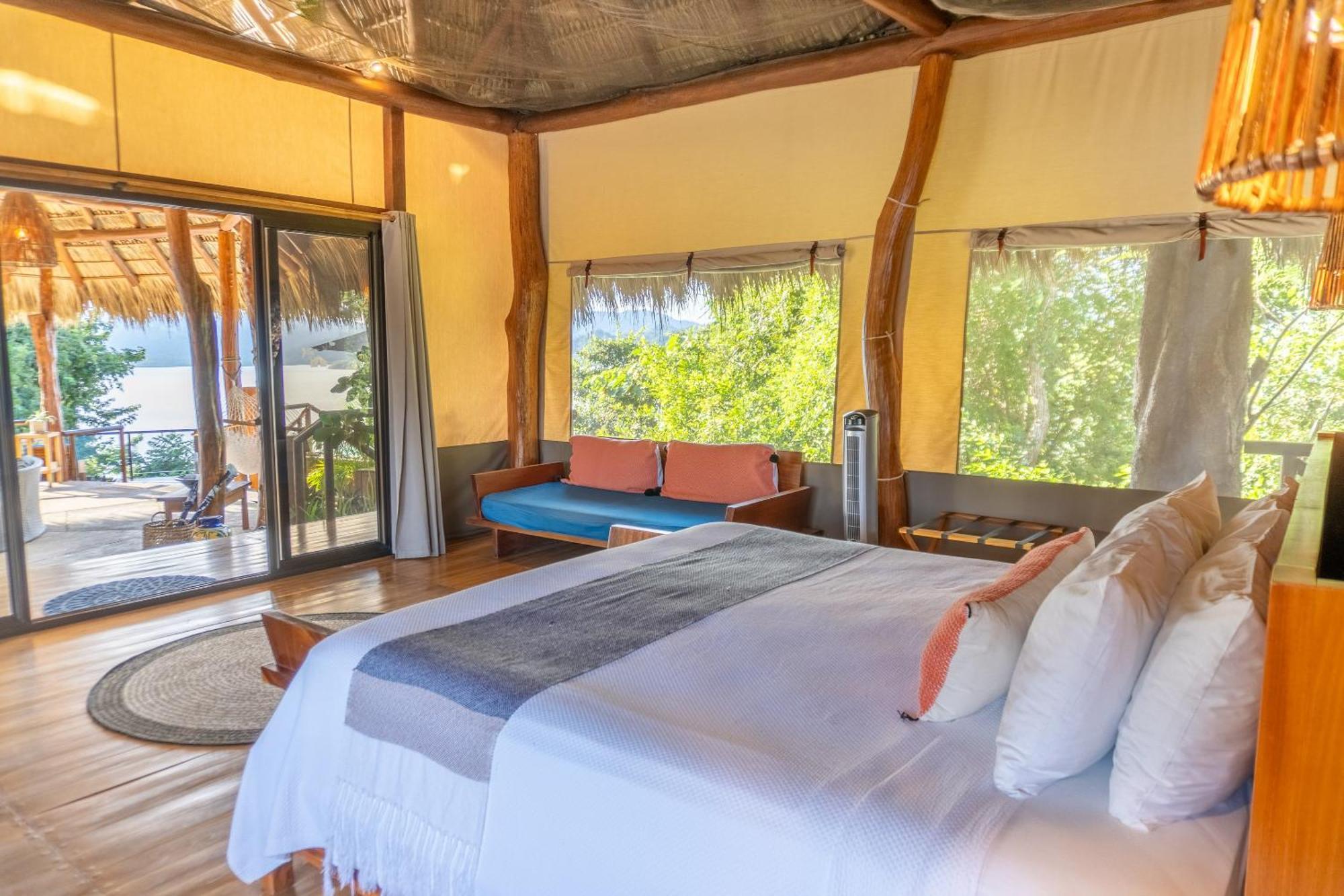 Hotel Isla Chiquita Glamping 4*
