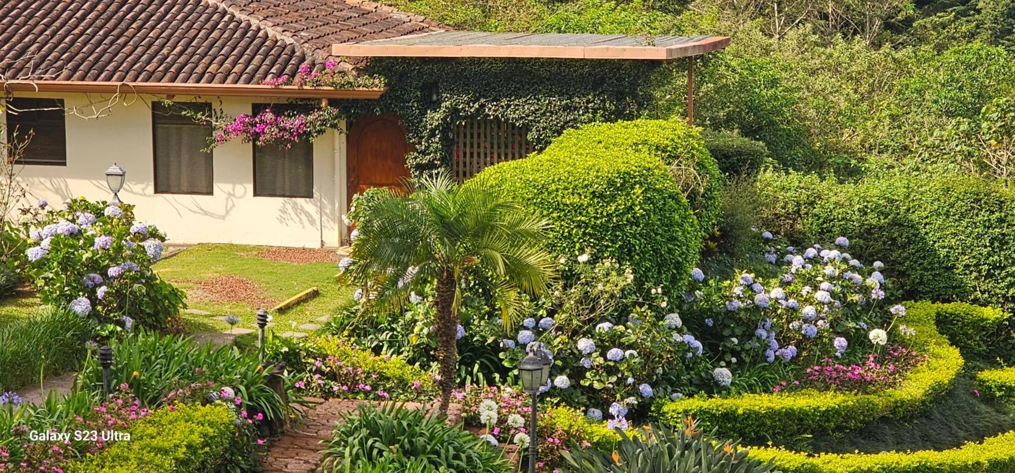 Finca Paraiso Mountain Retreat Near San Jose Airport Hotel