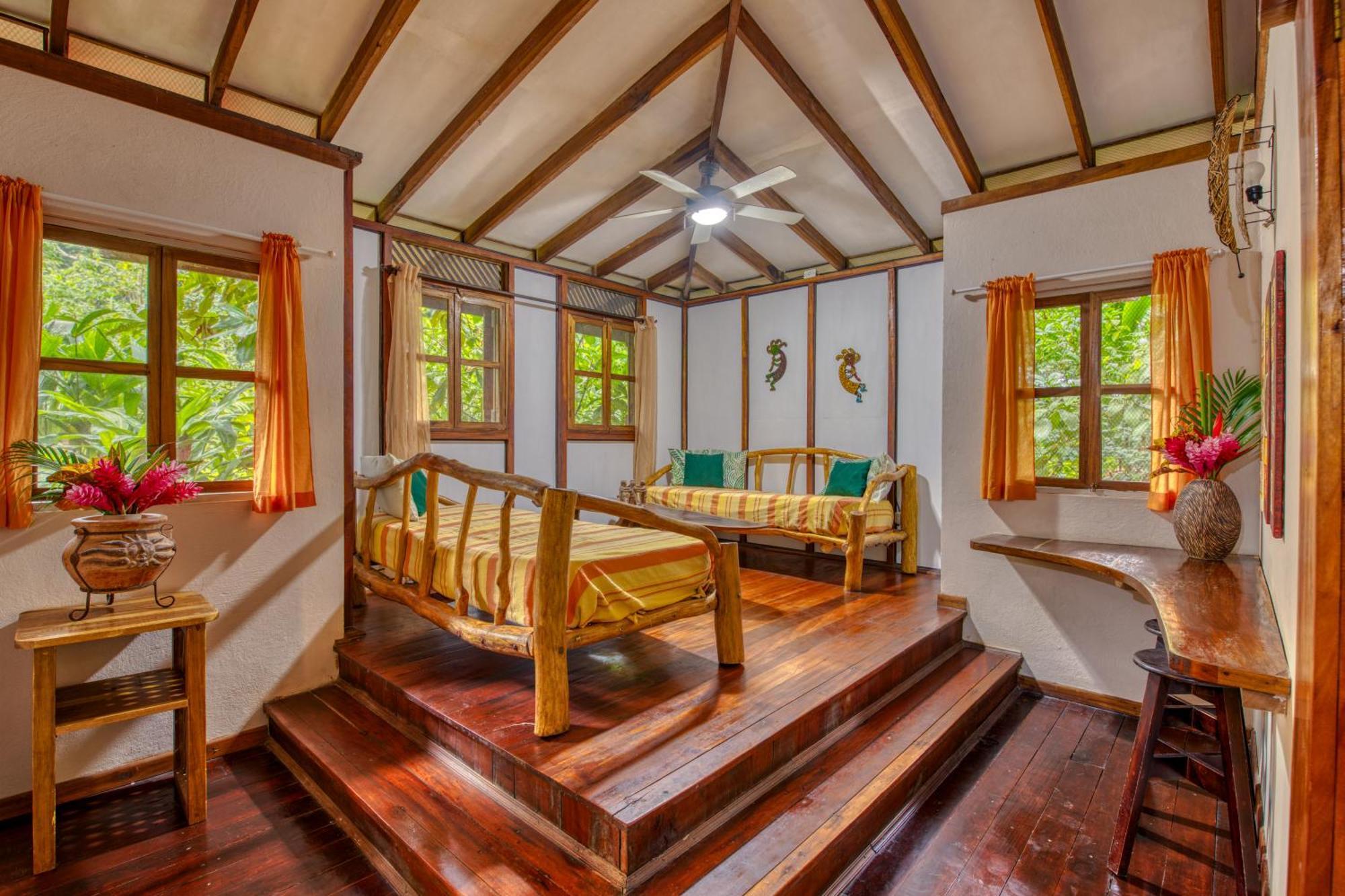 Pachamama Jungle River - Punta Uva Guest house