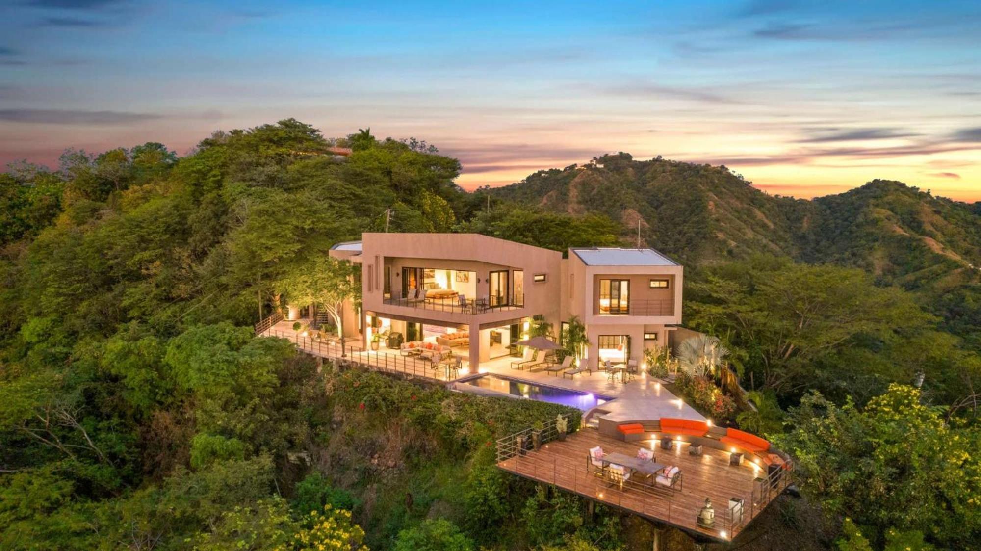 Holiday home 5-bd Beauty With Pool Above Potrero *