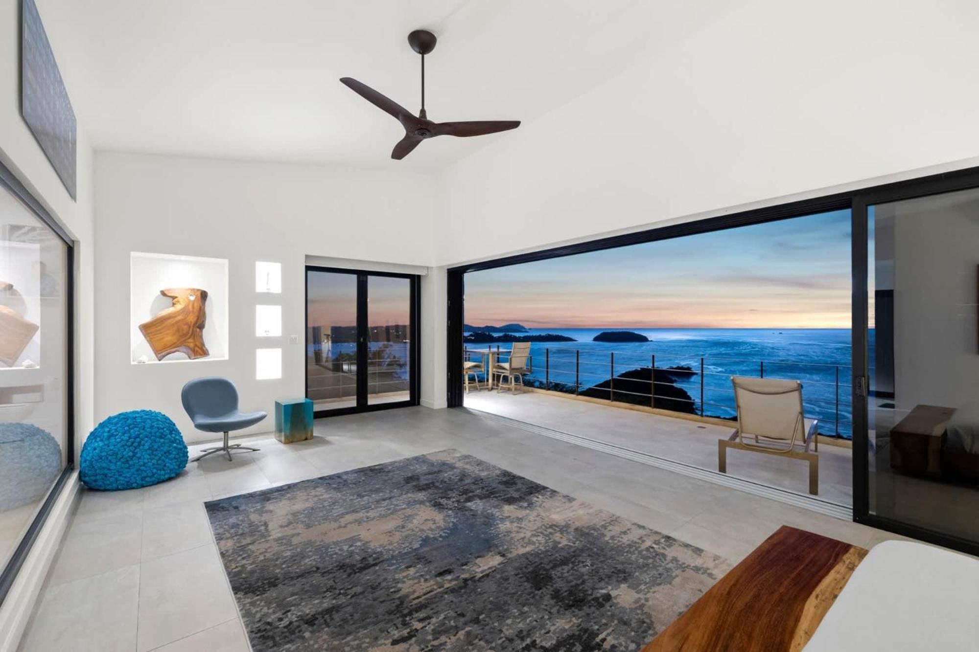 Holiday home 5-bd Beauty With Pool Above Potrero