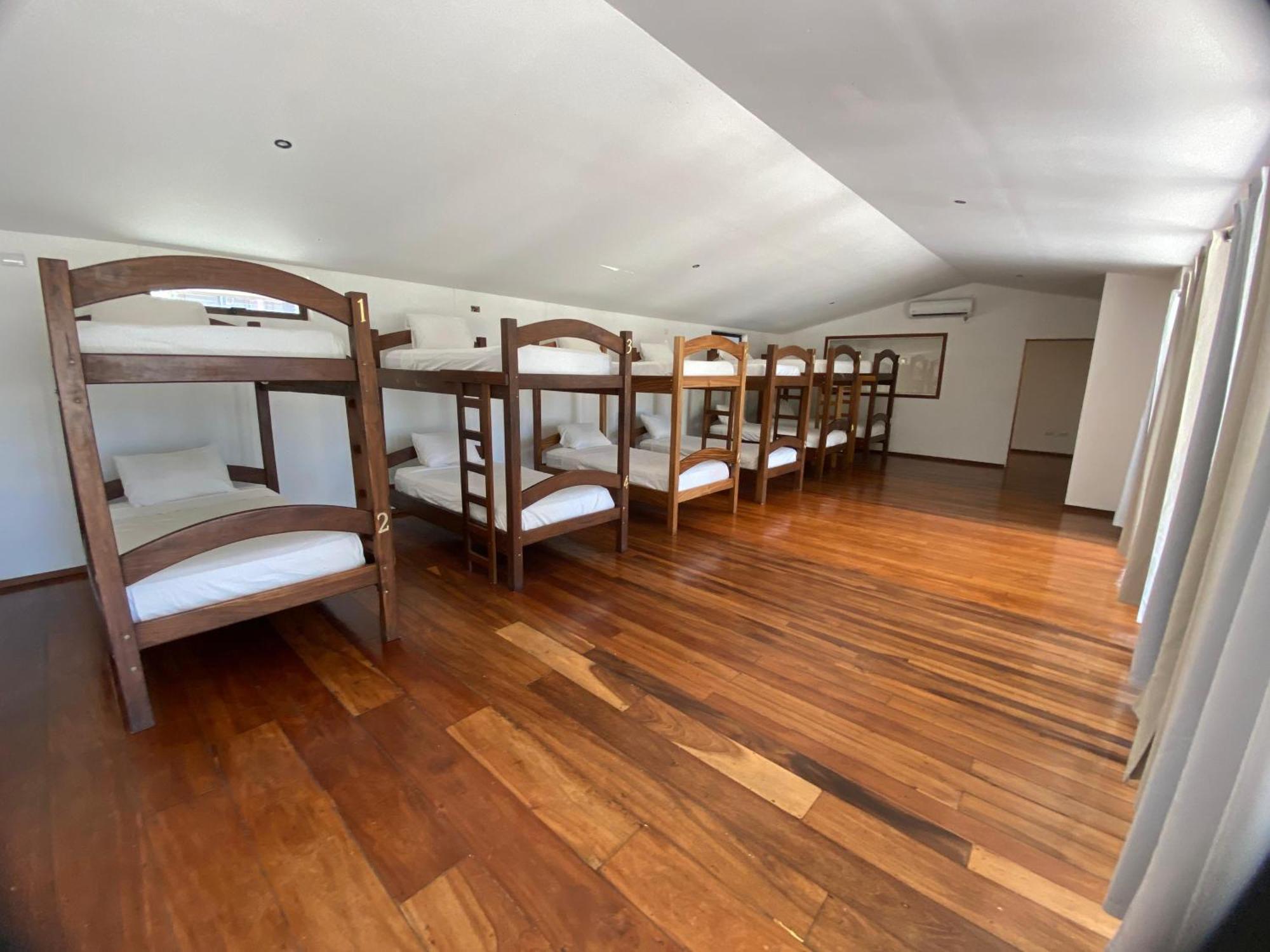 Casa Aura: Beachfront Premium Hostel *