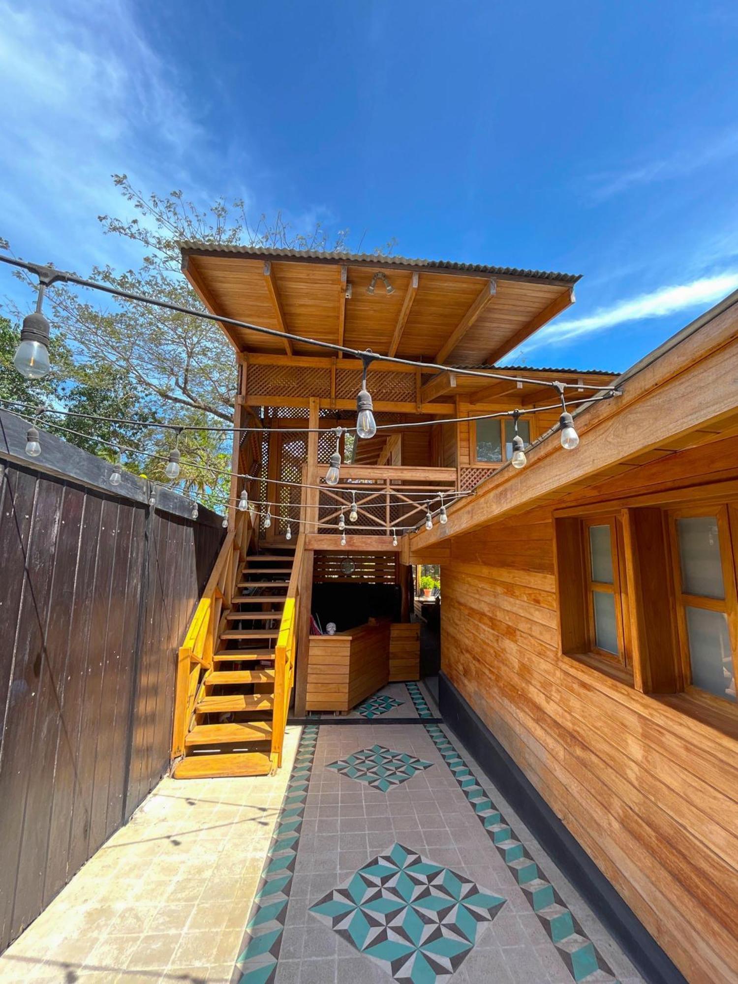 Casa Aura: Beachfront Premium Hostel Tamarindo