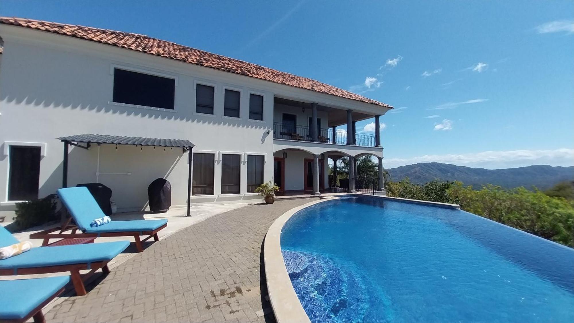 Playa Potrero - Great With Spectacular Sunsets - De Oro