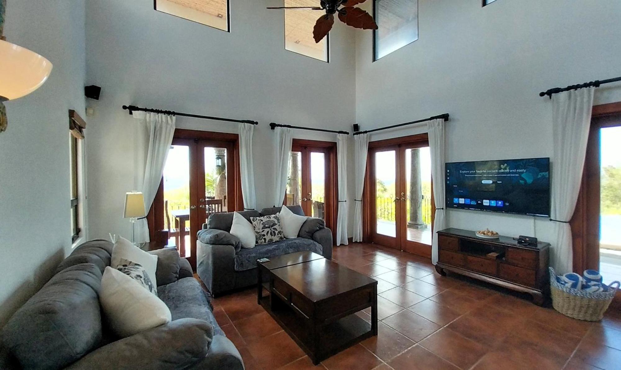 Playa Potrero - Great With Spectacular Sunsets - De Oro * Potrero (Guanacaste)