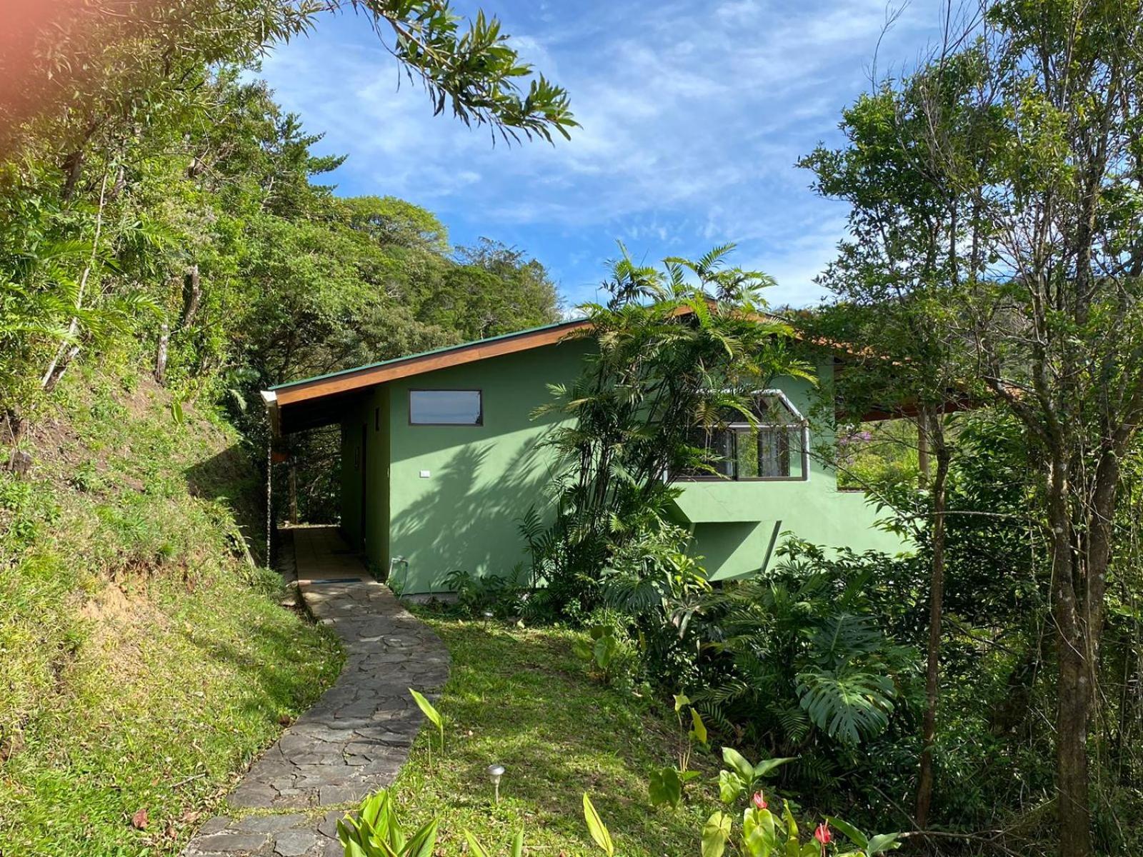 Cabinas Capulin & Farm Monteverde
