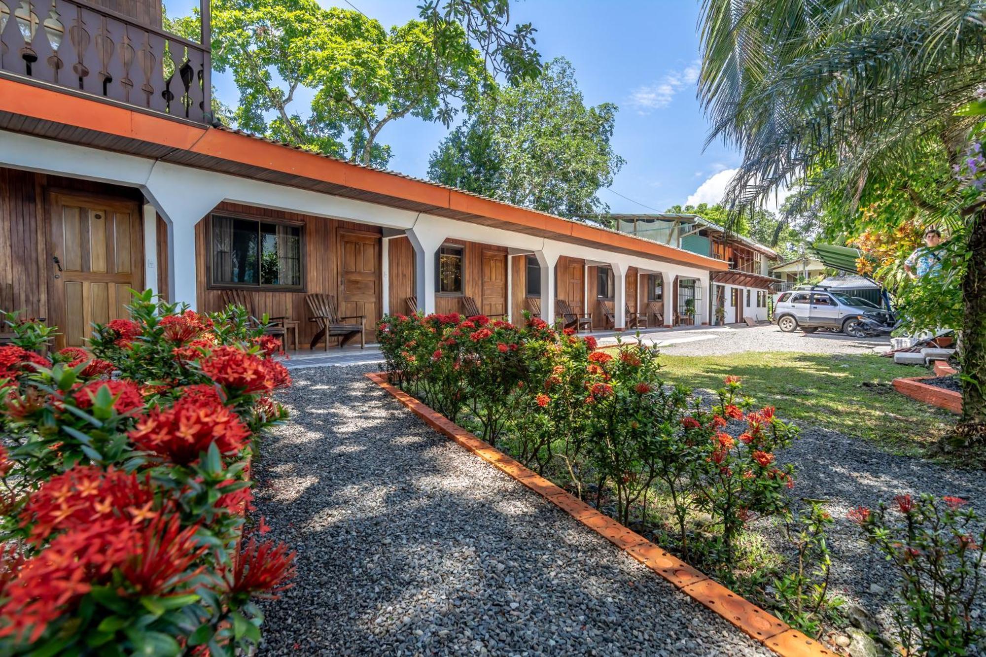Hotel Cabinas Arrecife Cahuita