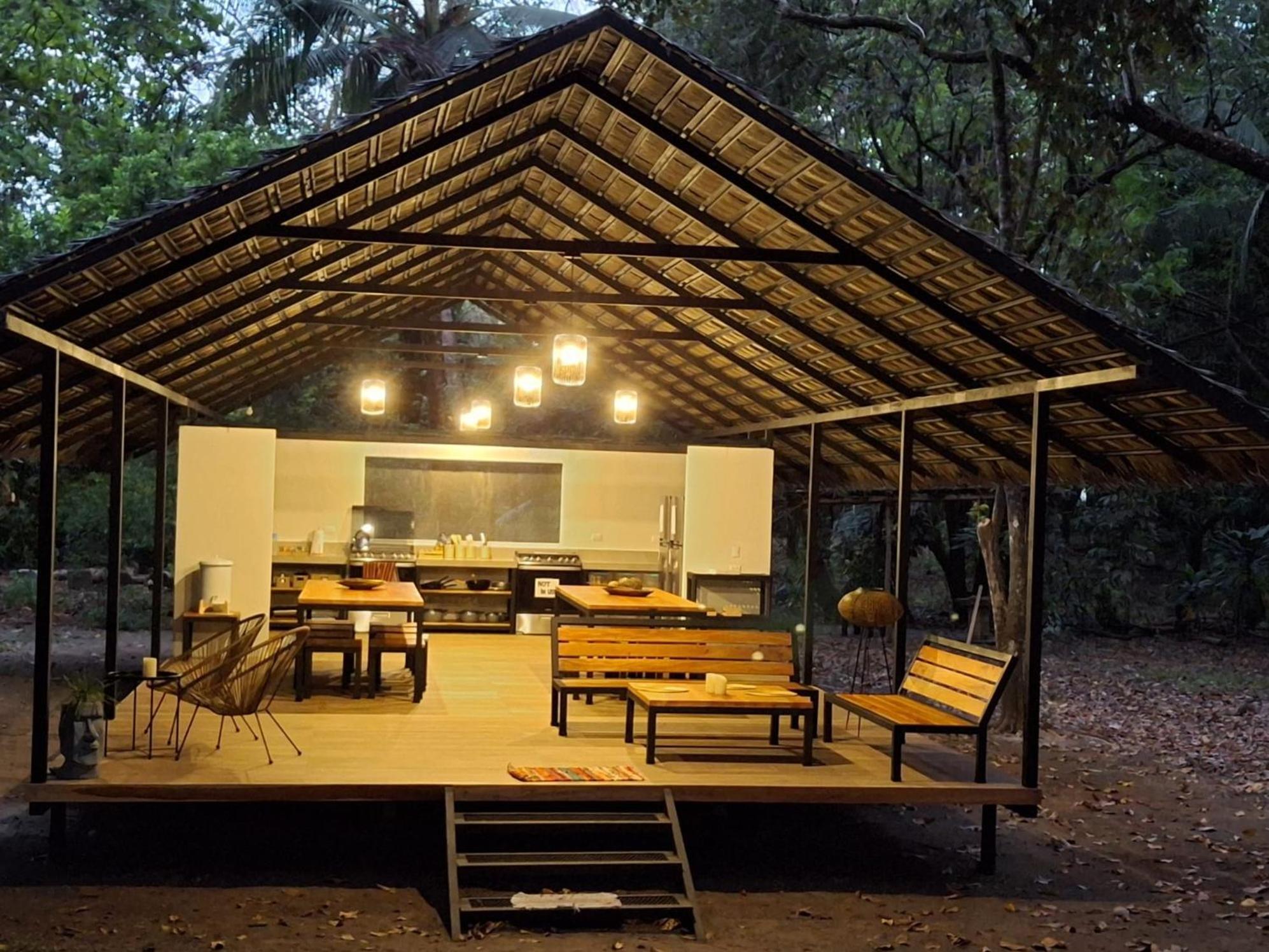 Four Monkeys Eco - Jungle & Lodge *