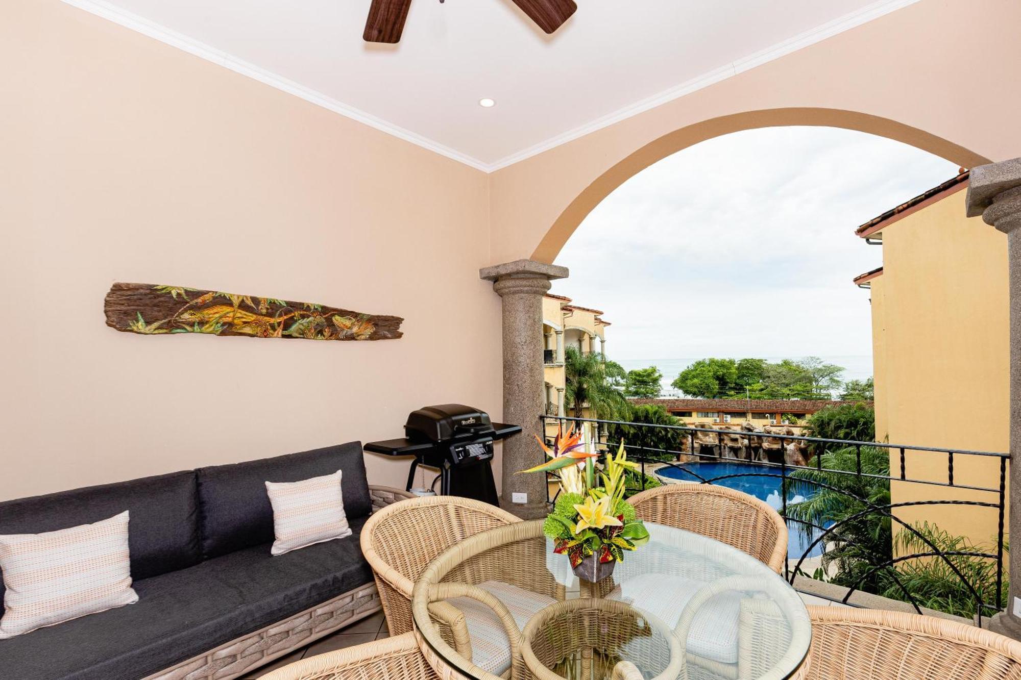 Sunrise 27- 2 Bedroom Ocean View Apartment *
