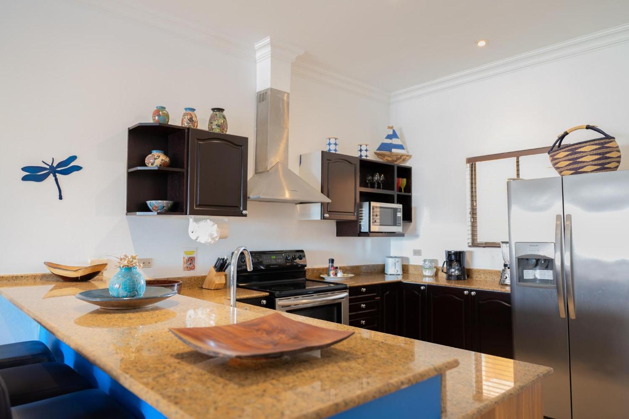 Sunrise 12- 2 Bedroom Penthouse Apartment *