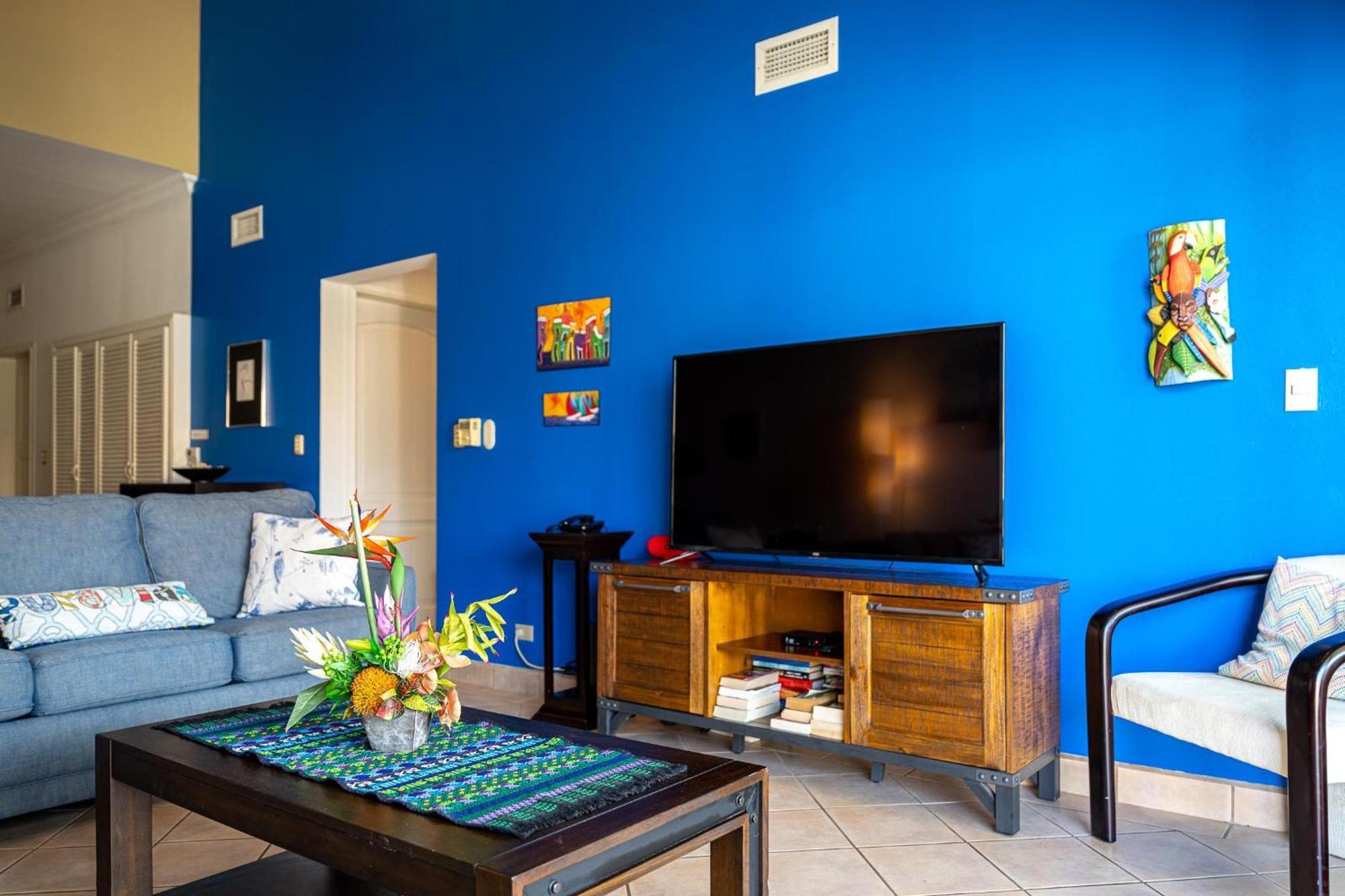 Sunrise 12- 2 Bedroom Penthouse Apartment *