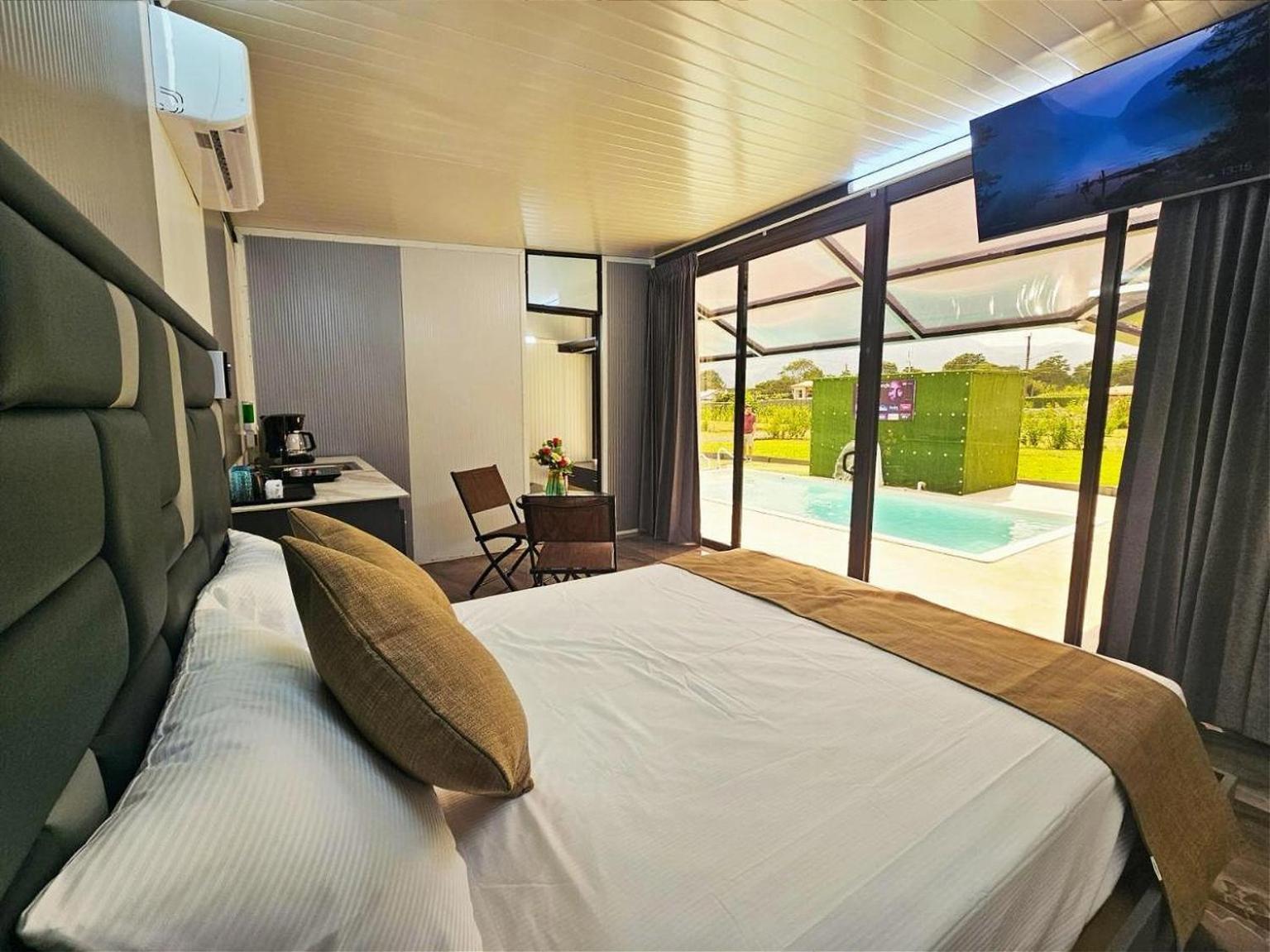 Casa Cristal # 1 *