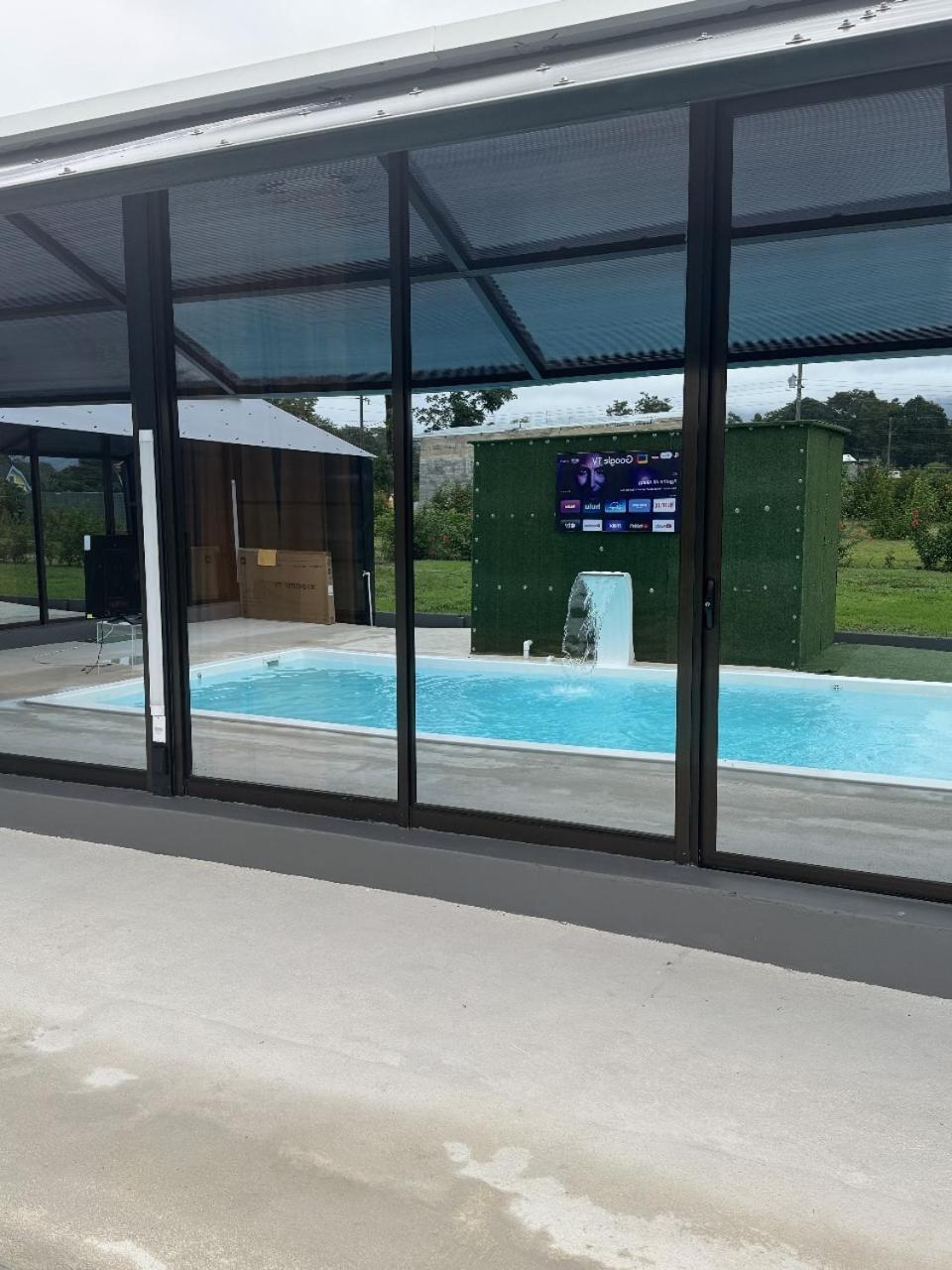 Casa Cristal # 1 *