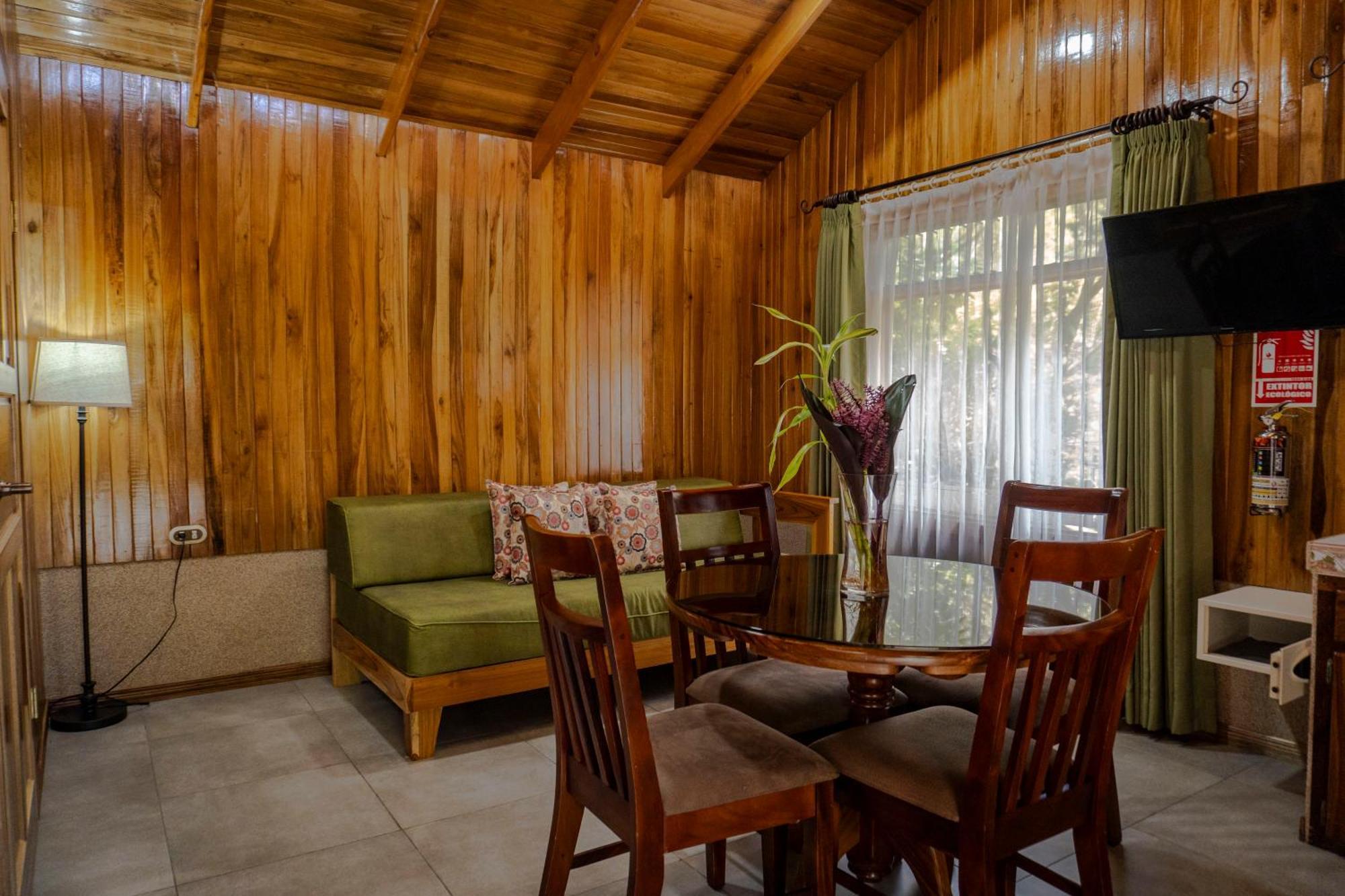 Pinos & Reserve Lodge
