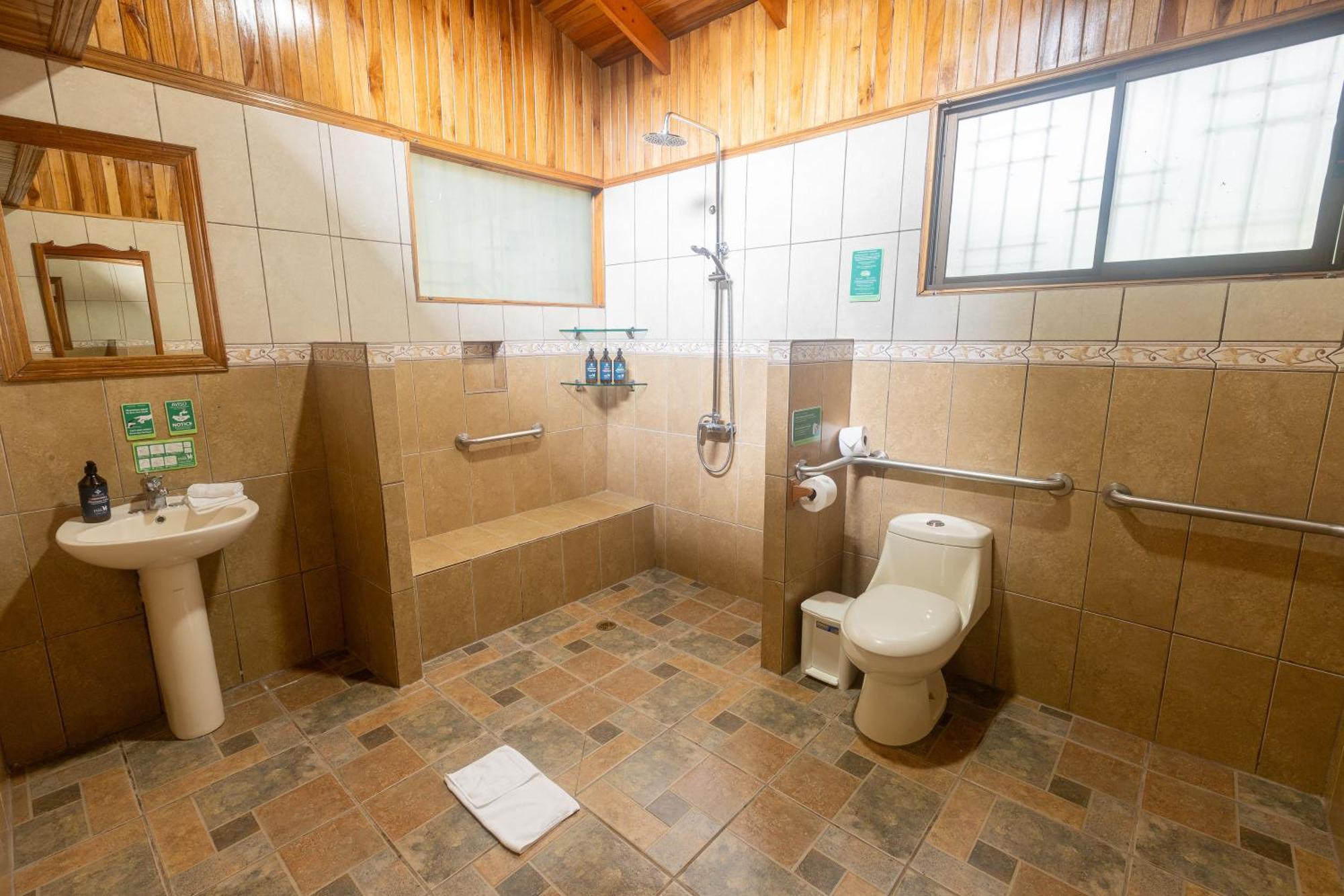 Pinos & Reserve Lodge