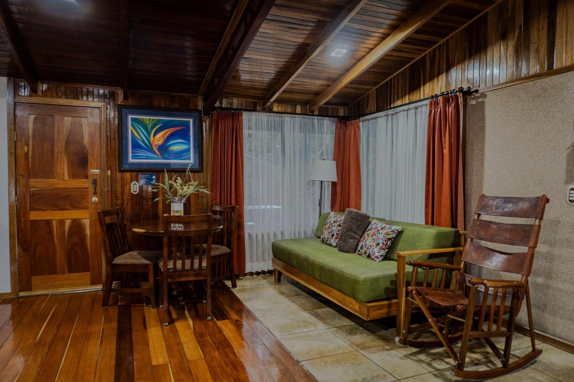 Pinos & Reserve Lodge Monteverde
