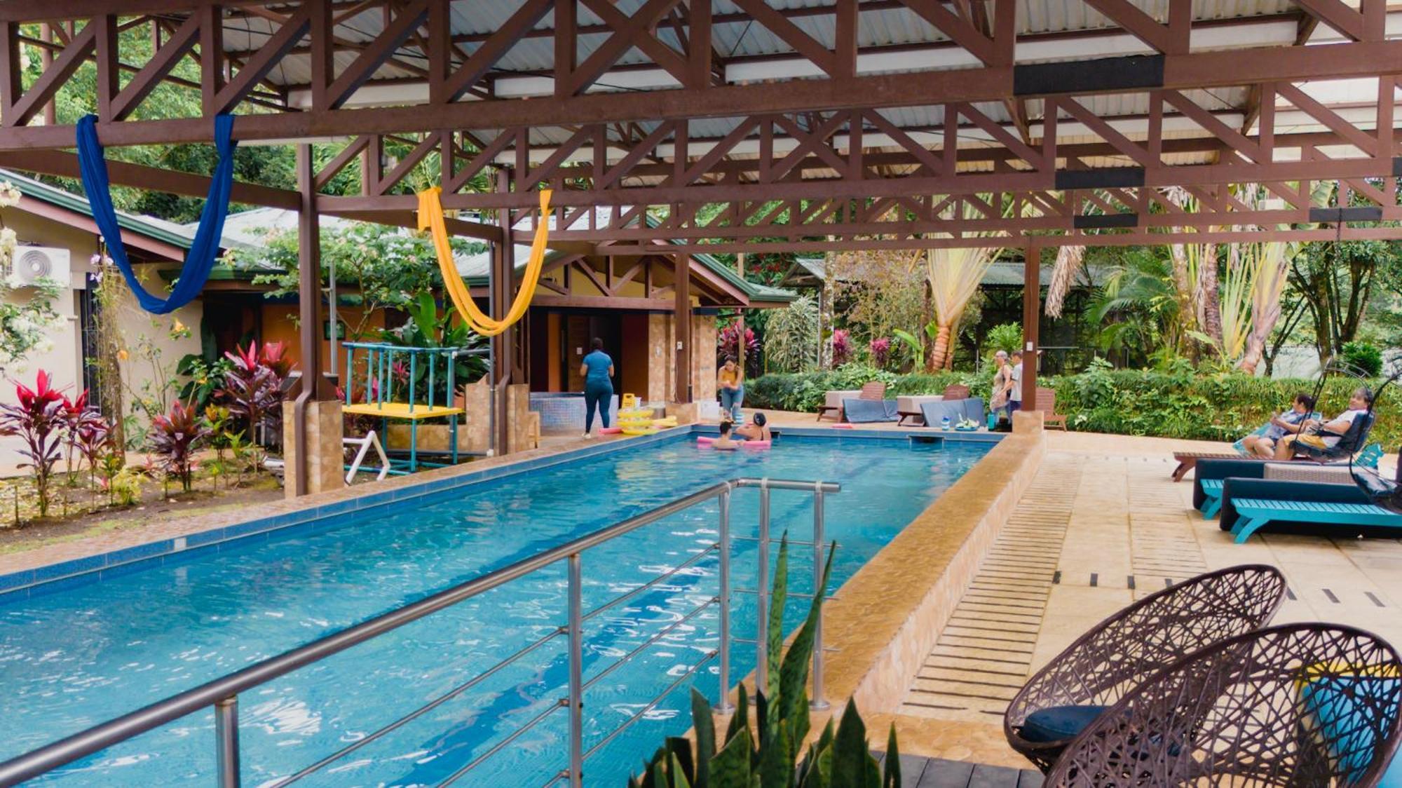 Avita Hotel *