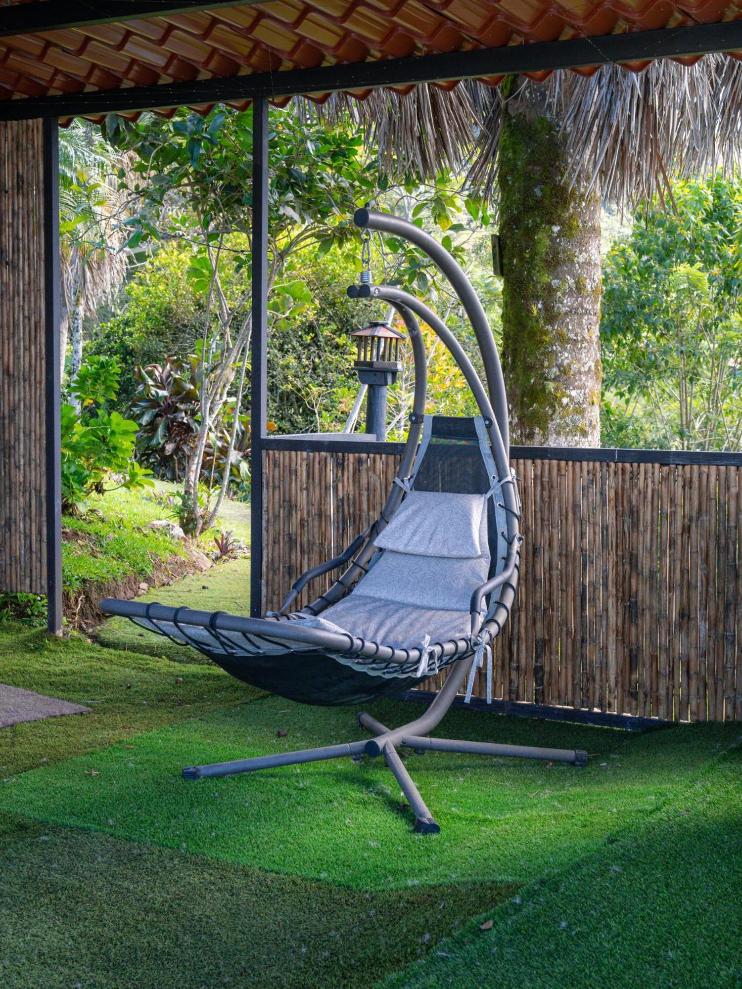 Glamping Renacer Vistas Turrialba, Paris Capsule hotel *