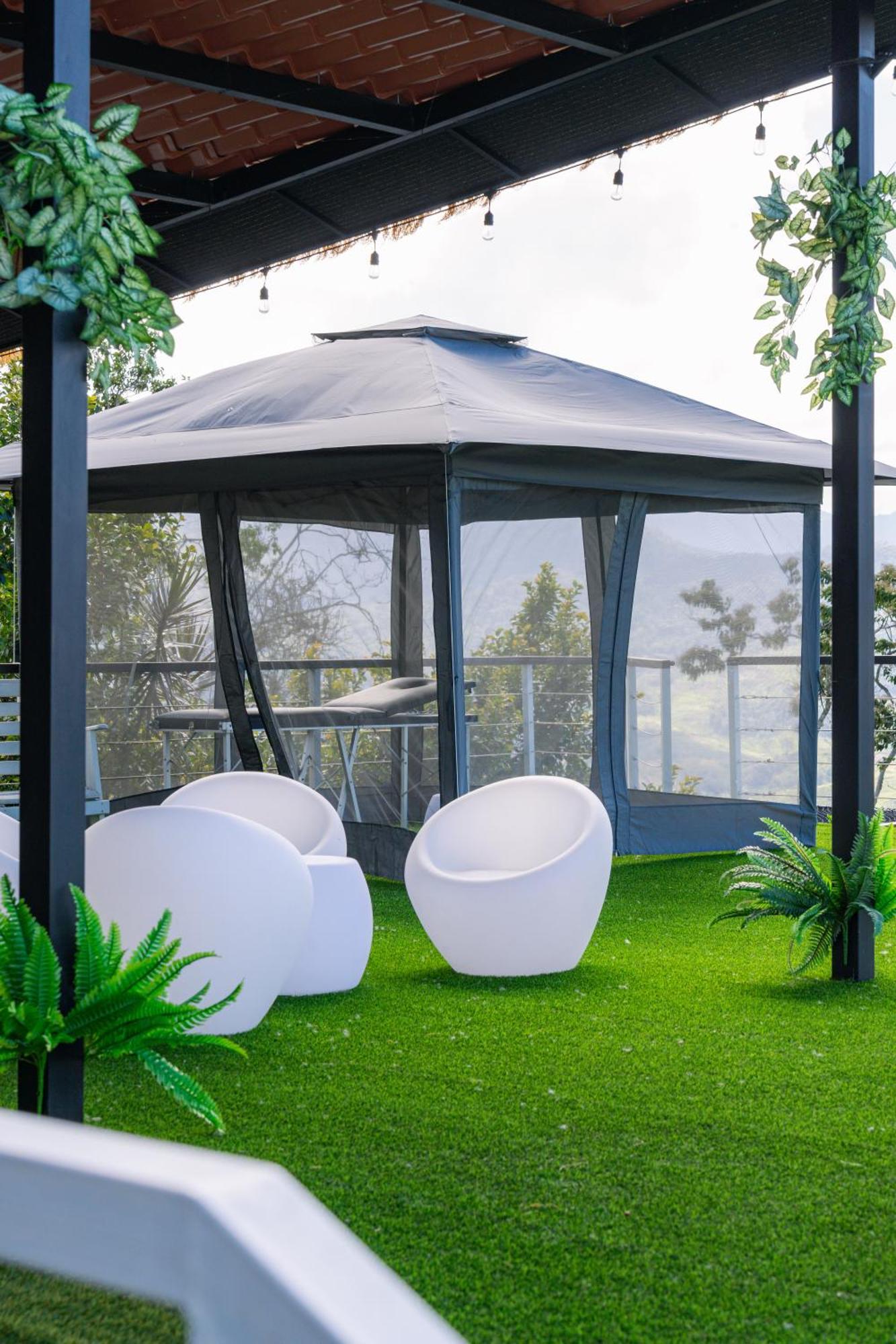 Capsule hotel Glamping Renacer Vistas Turrialba, Paris Turrialba