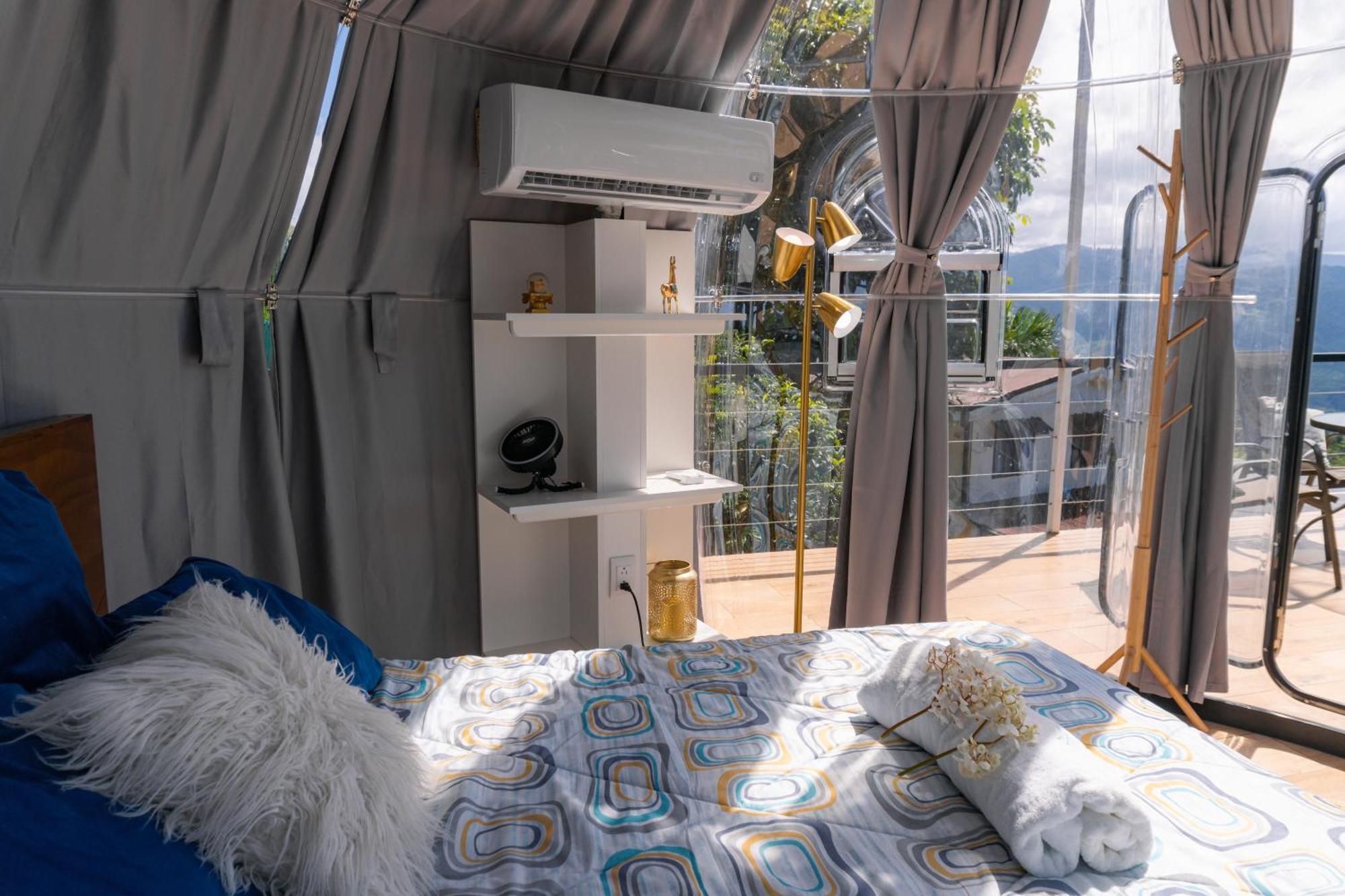 Capsule hotel Glamping Renacer Vistas Turrialba, Paris Turrialba