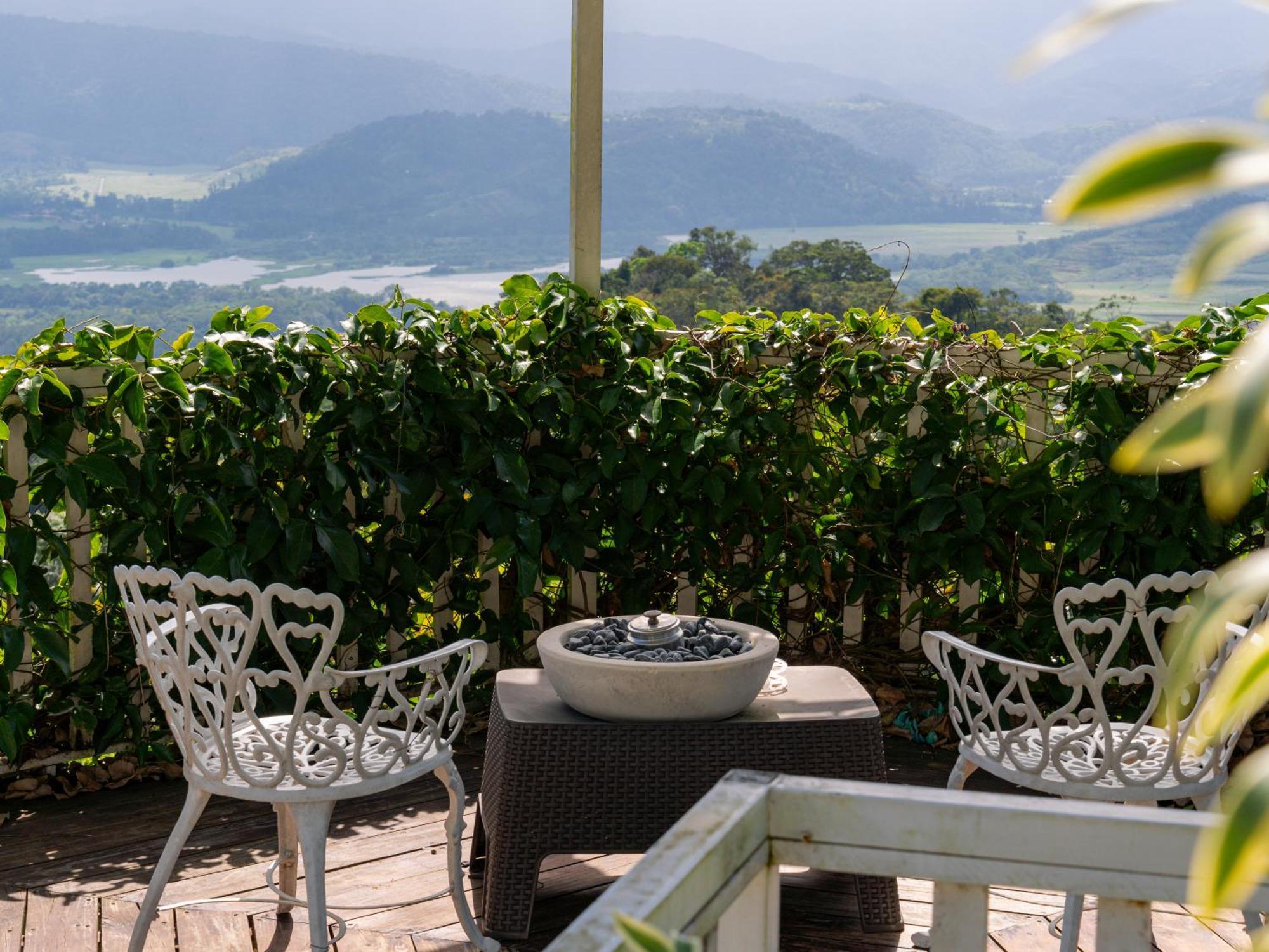 Glamping Renacer Vistas Turrialba, Paris *
