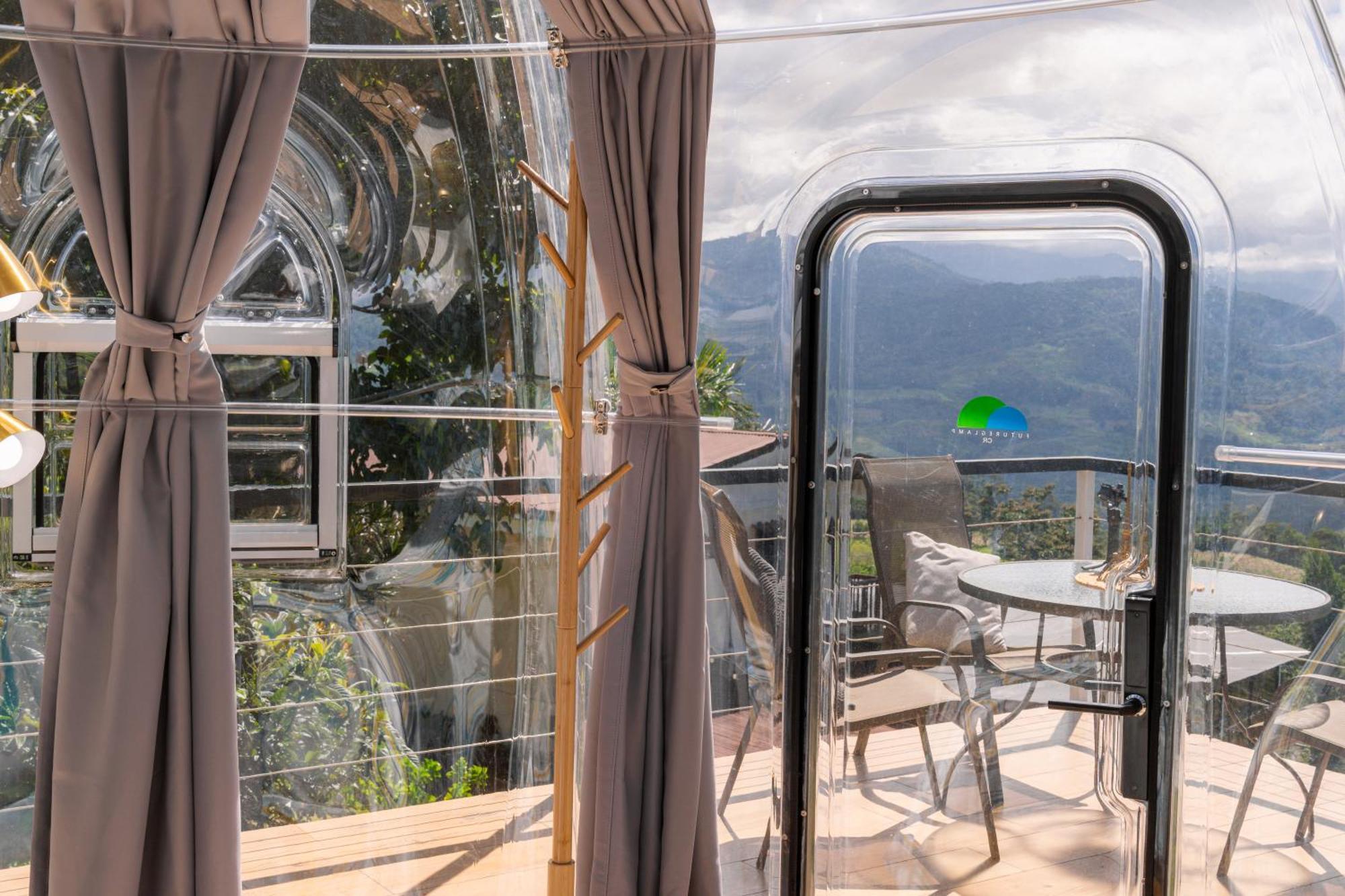 Glamping Renacer Vistas Turrialba, Paris Capsule hotel *