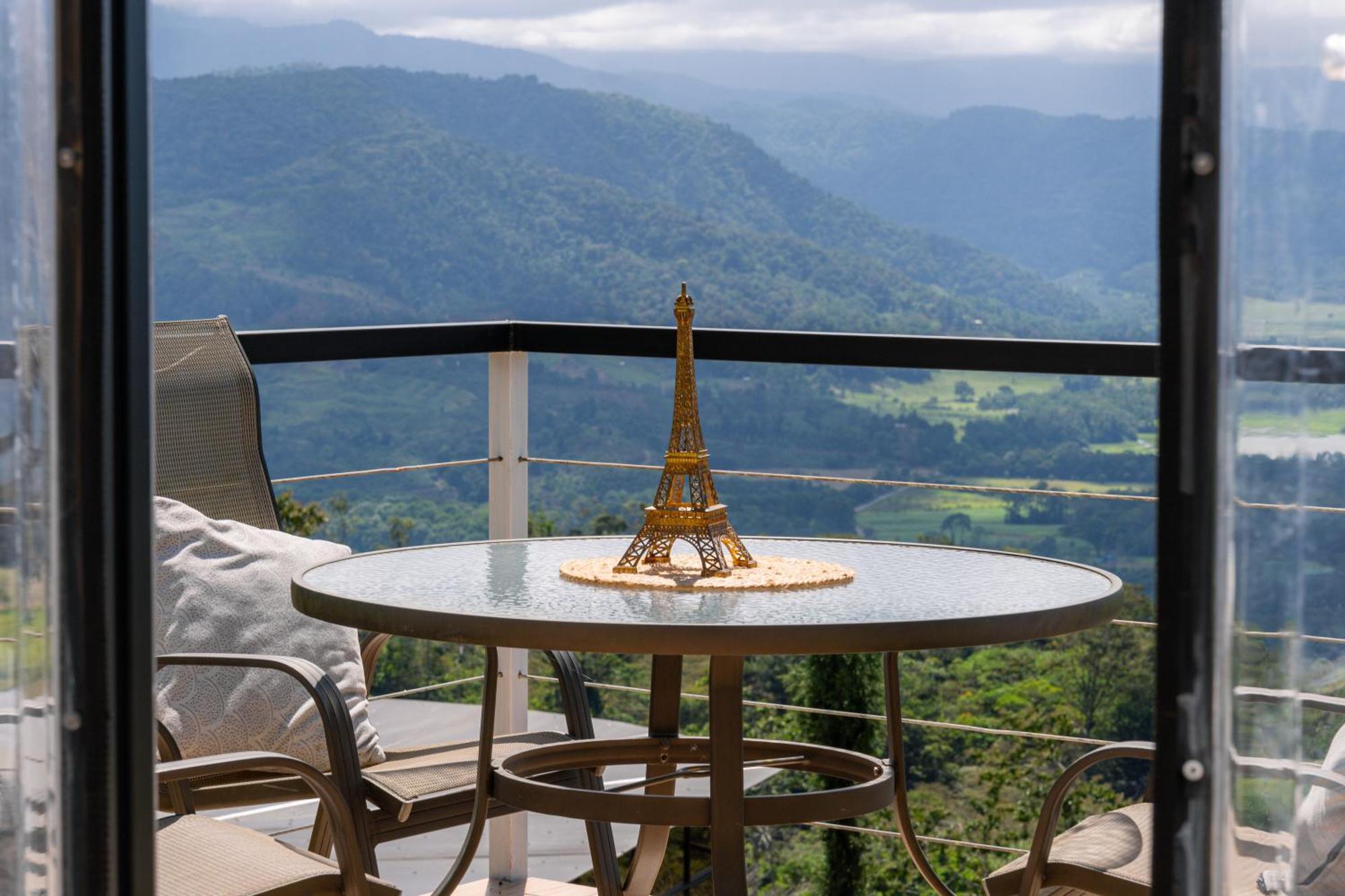 Capsule hotel Glamping Renacer Vistas Turrialba, Paris *