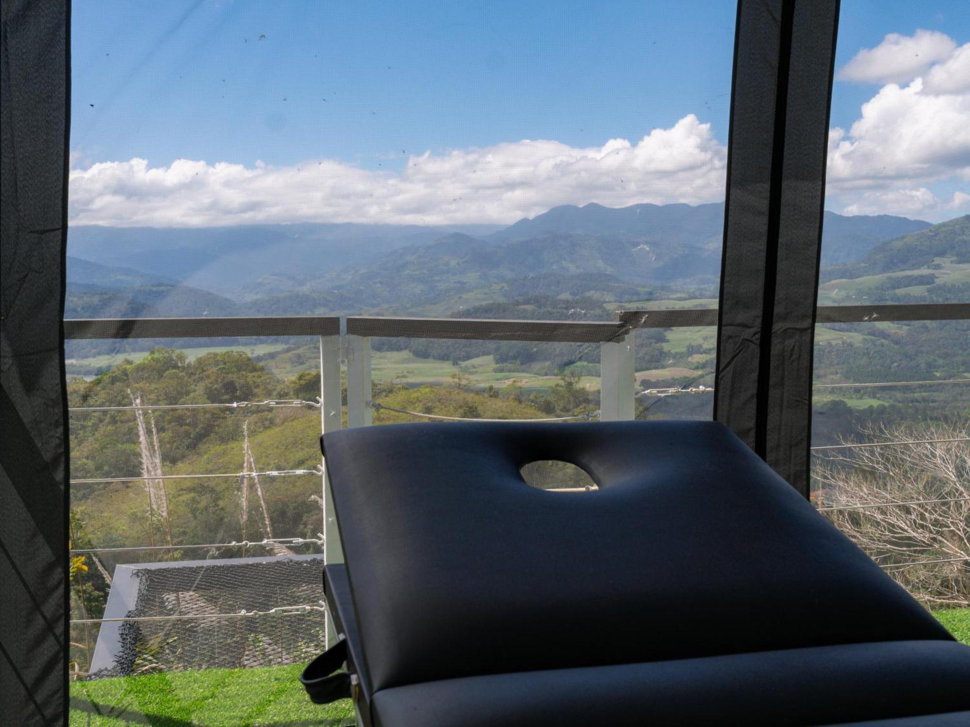 Glamping Renacer Vistas Turrialba, Paris Capsule hotel
