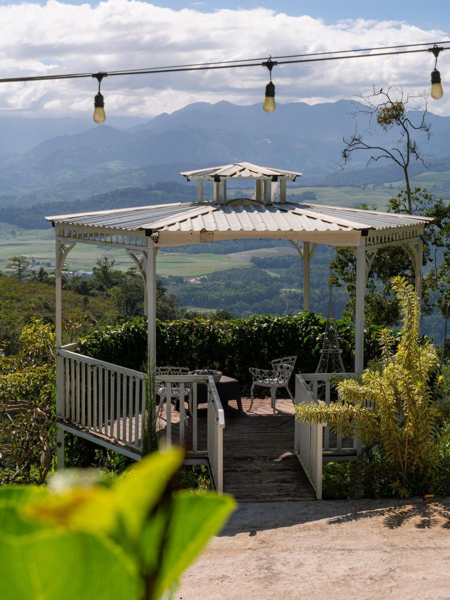 Glamping Renacer Vistas Turrialba, Paris