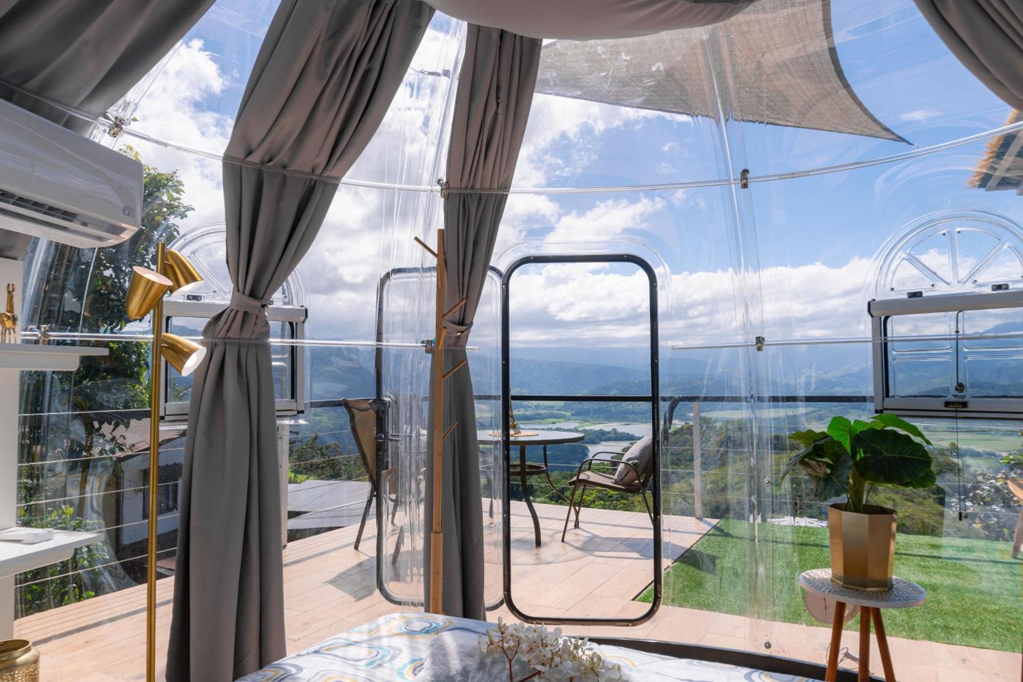 Glamping Renacer Vistas Turrialba, Paris Capsule hotel