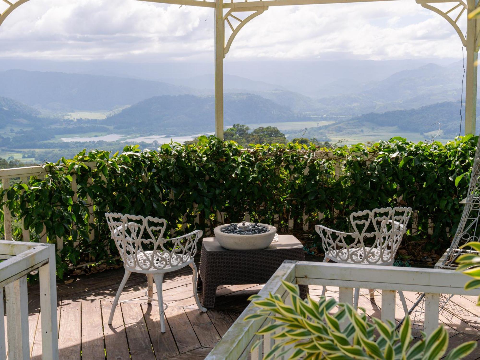 Glamping Renacer Vistas Turrialba, Paris