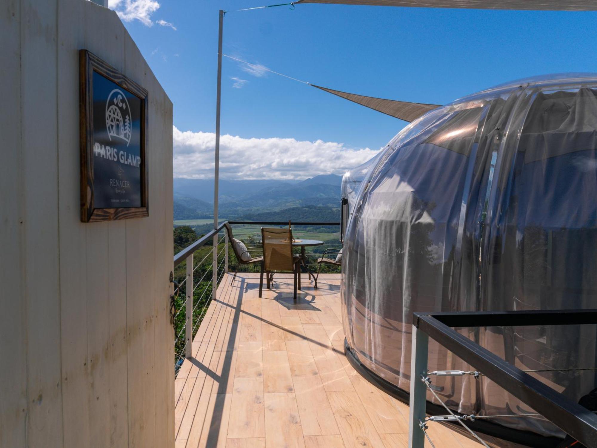 Glamping Renacer Vistas Turrialba, Paris Capsule hotel *