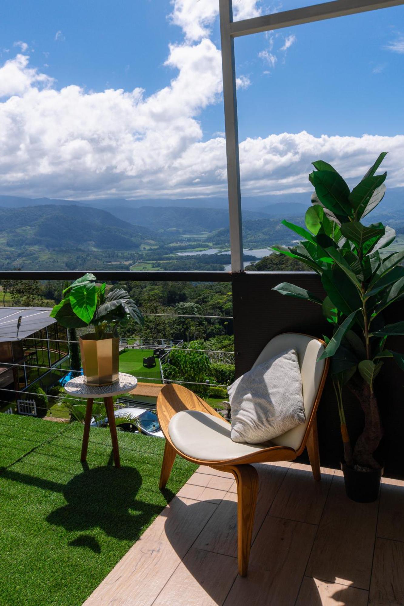 Capsule hotel Glamping Renacer Vistas Turrialba, Paris *