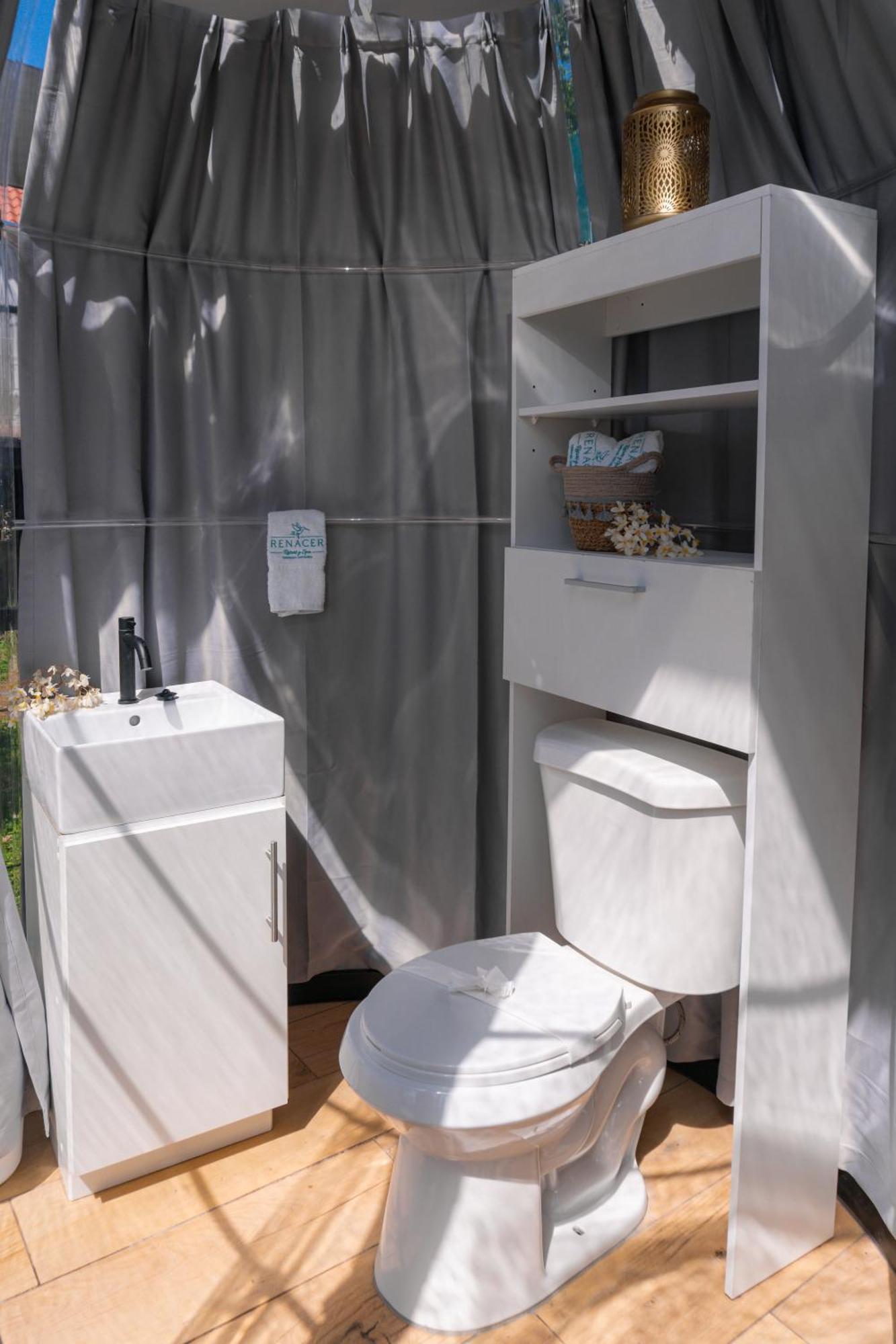 Glamping Renacer Vistas Turrialba, Paris Capsule hotel Turrialba