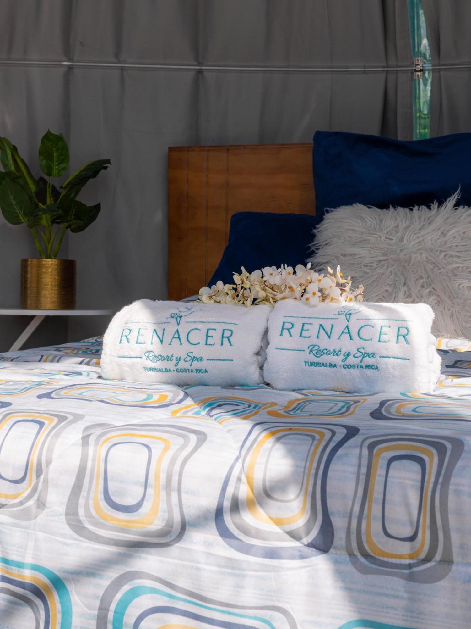 Glamping Renacer Vistas Turrialba, Paris *