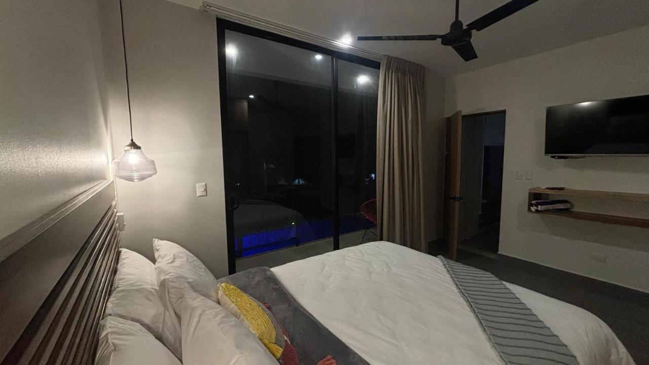 Beach, Prime Location, Fantastic Watersalt Pool & Cold Plunge, Family & Friends Apartment